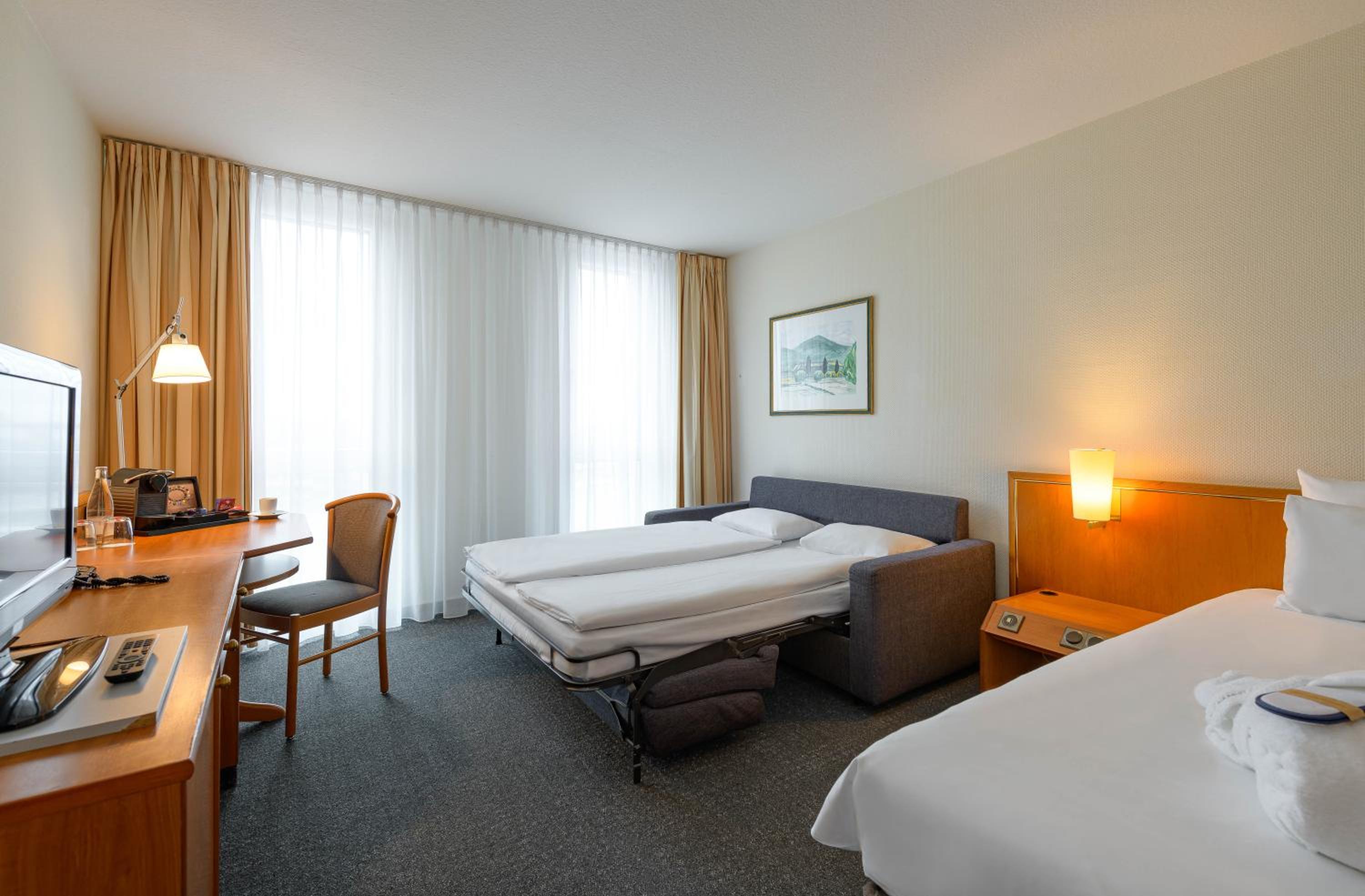Superior Double Room with Sofa Bed - Photo 4