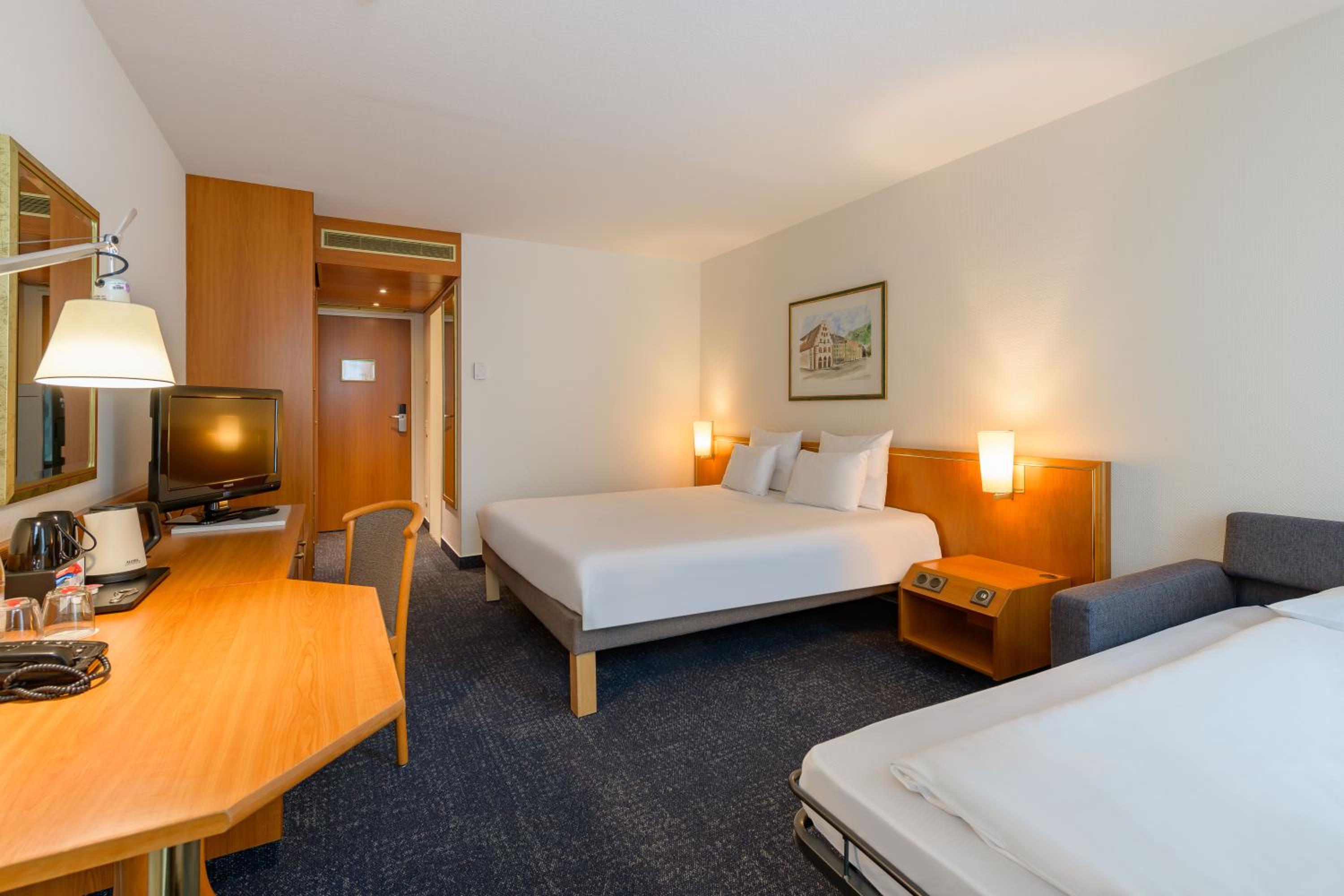 Standard Double Room with Sofa Bed - Photo 3
