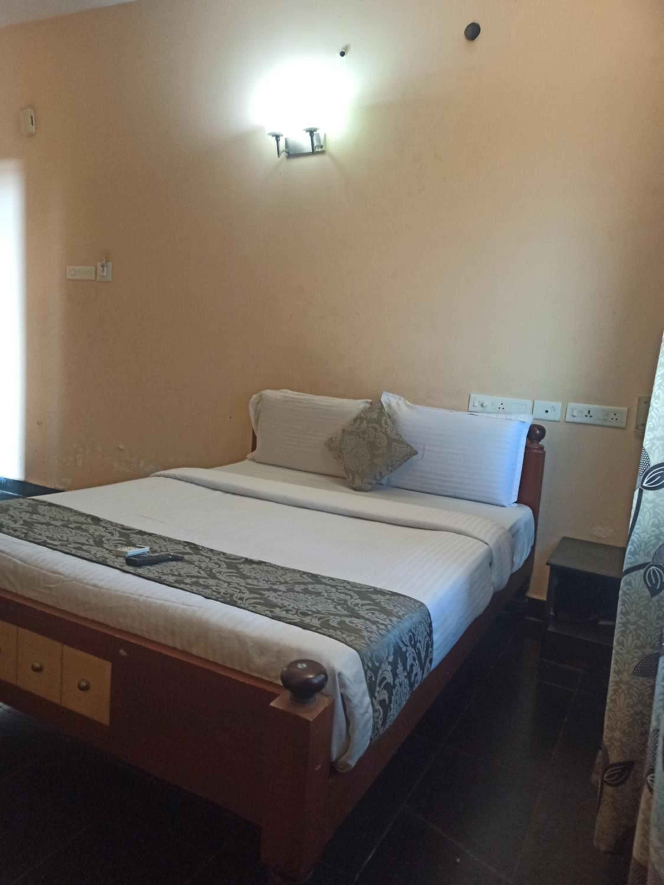 Deluxe Double Room - Photo 12