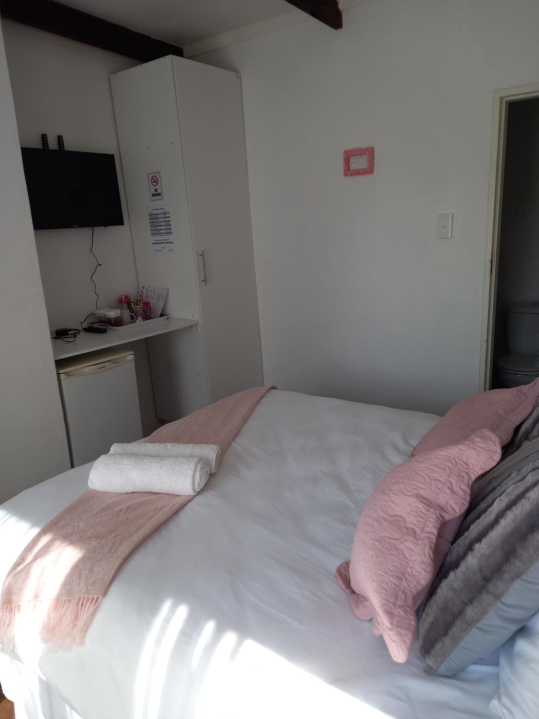 Deluxe Double Room with Shower photo 3