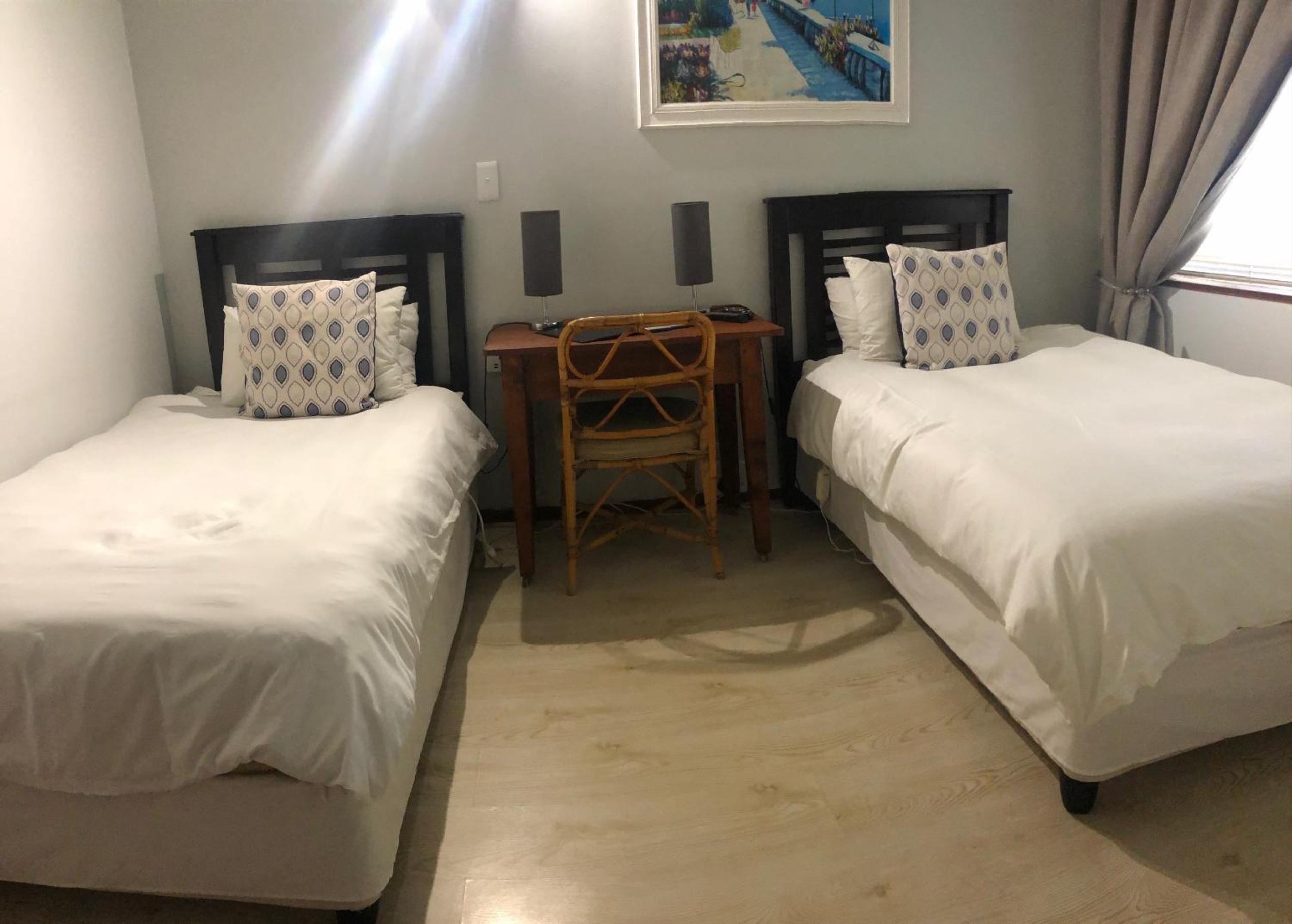 Business Queen Room