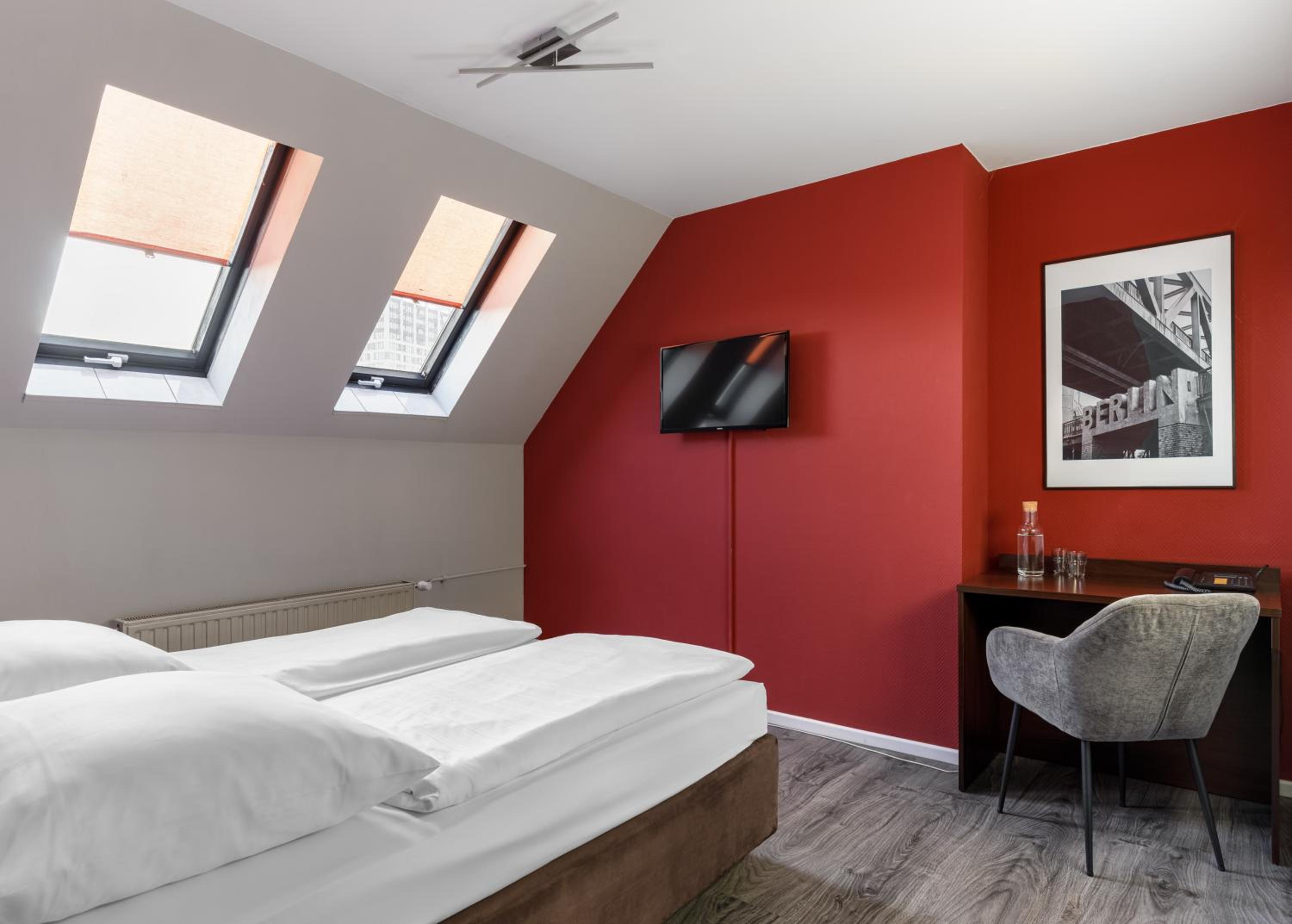 Standard Double or Twin Room photo 3