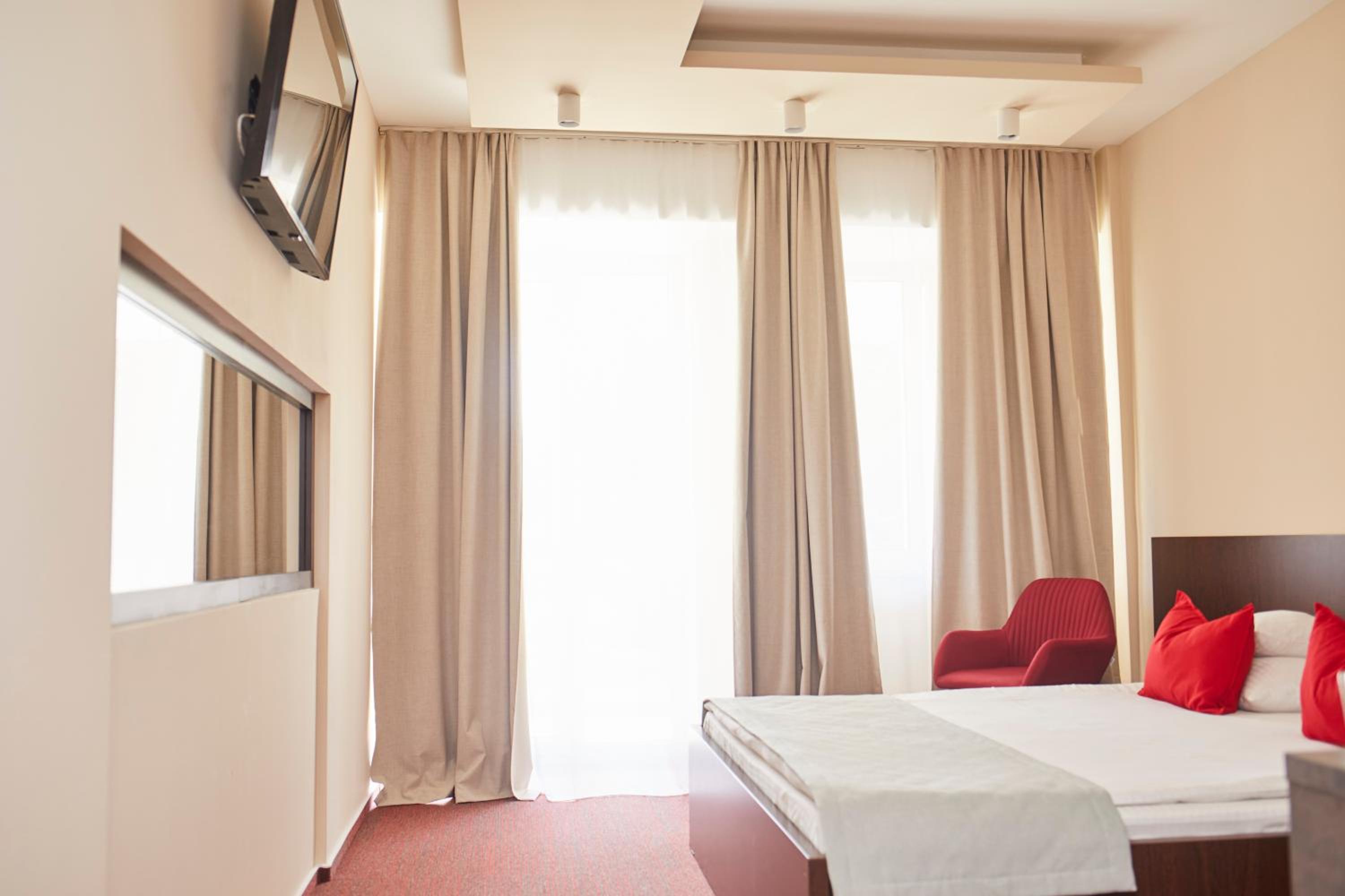 Business Double Room - Photo 7