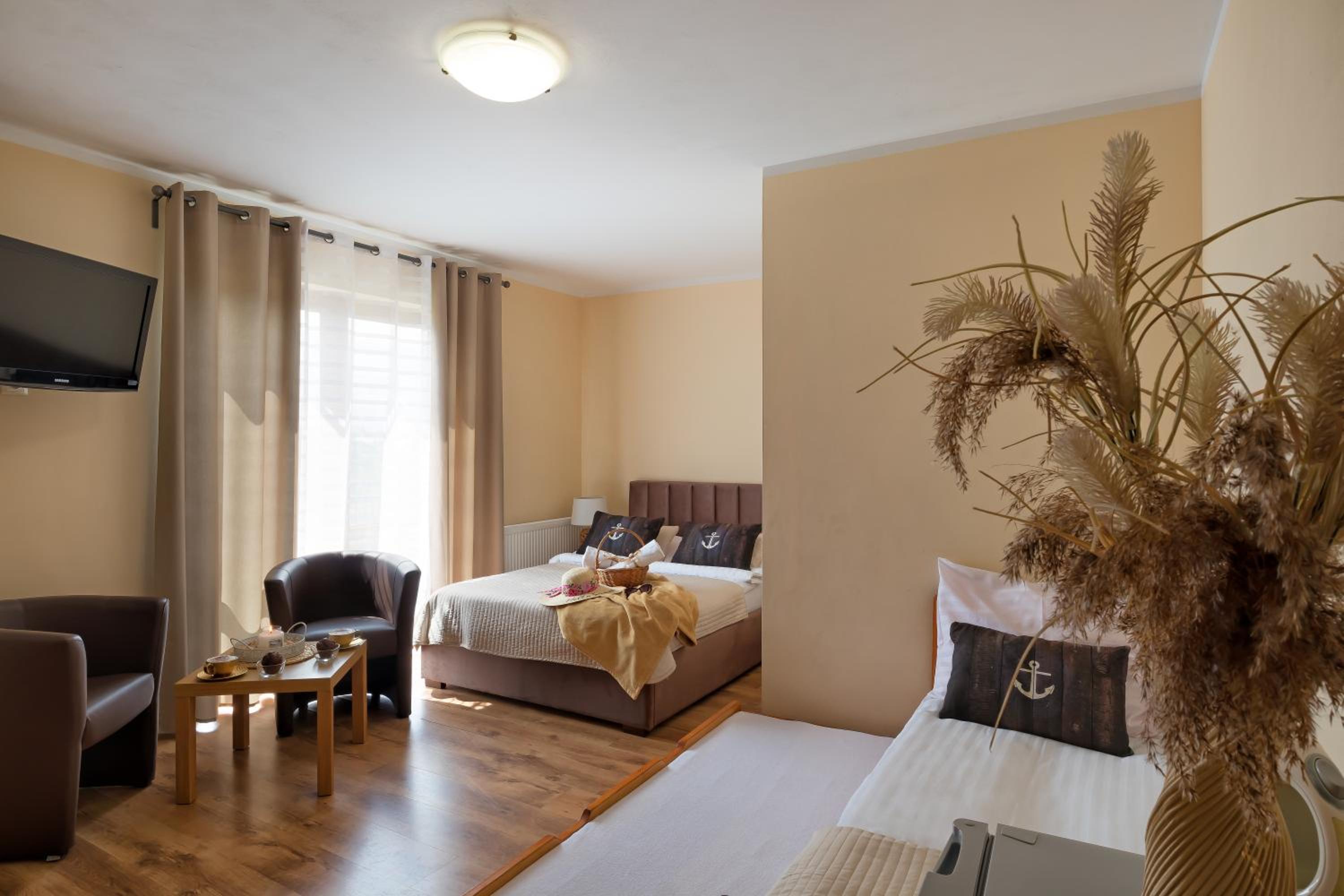 Family Double Room - Photo 7