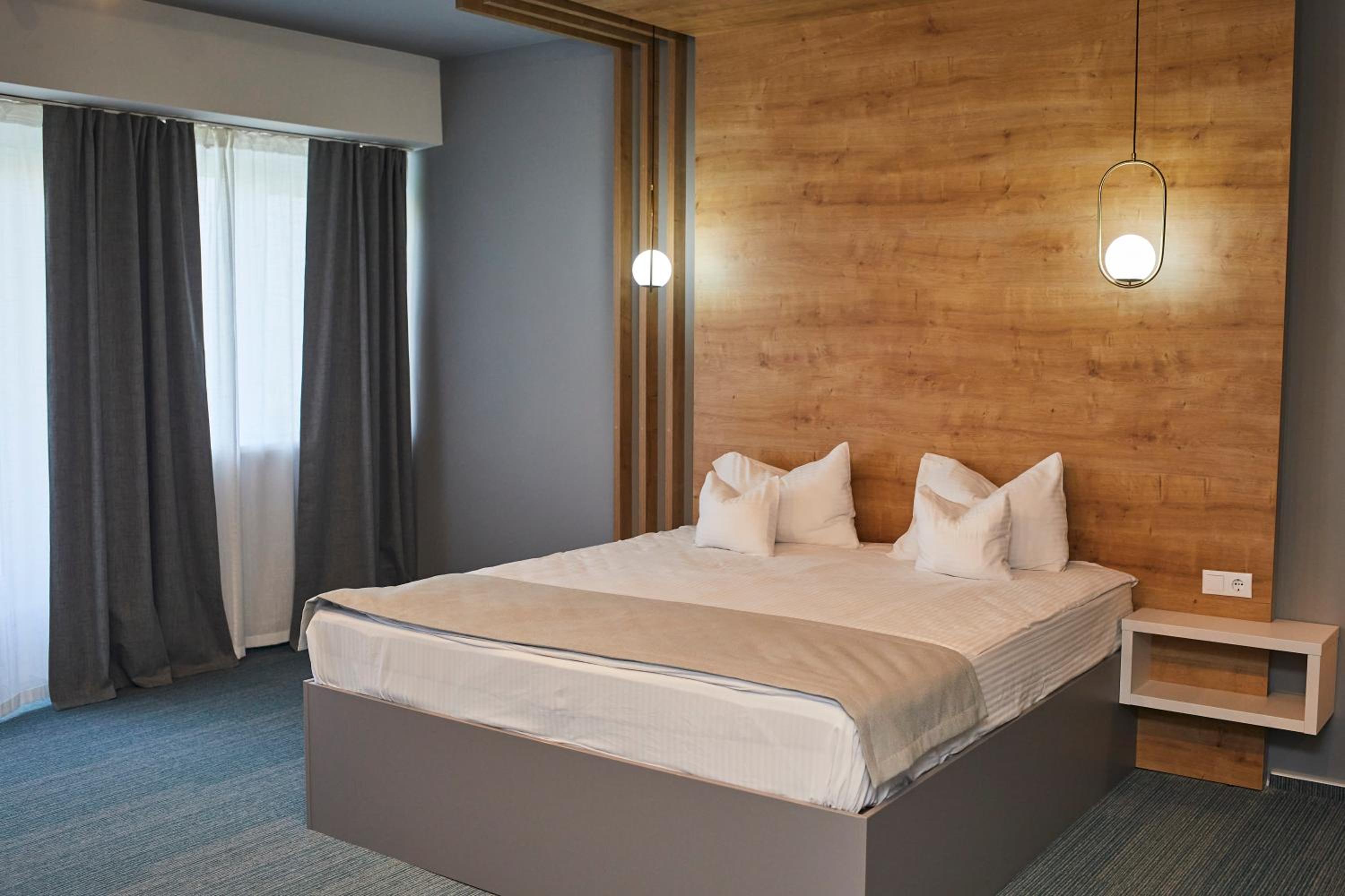Deluxe Double Room - Photo 12