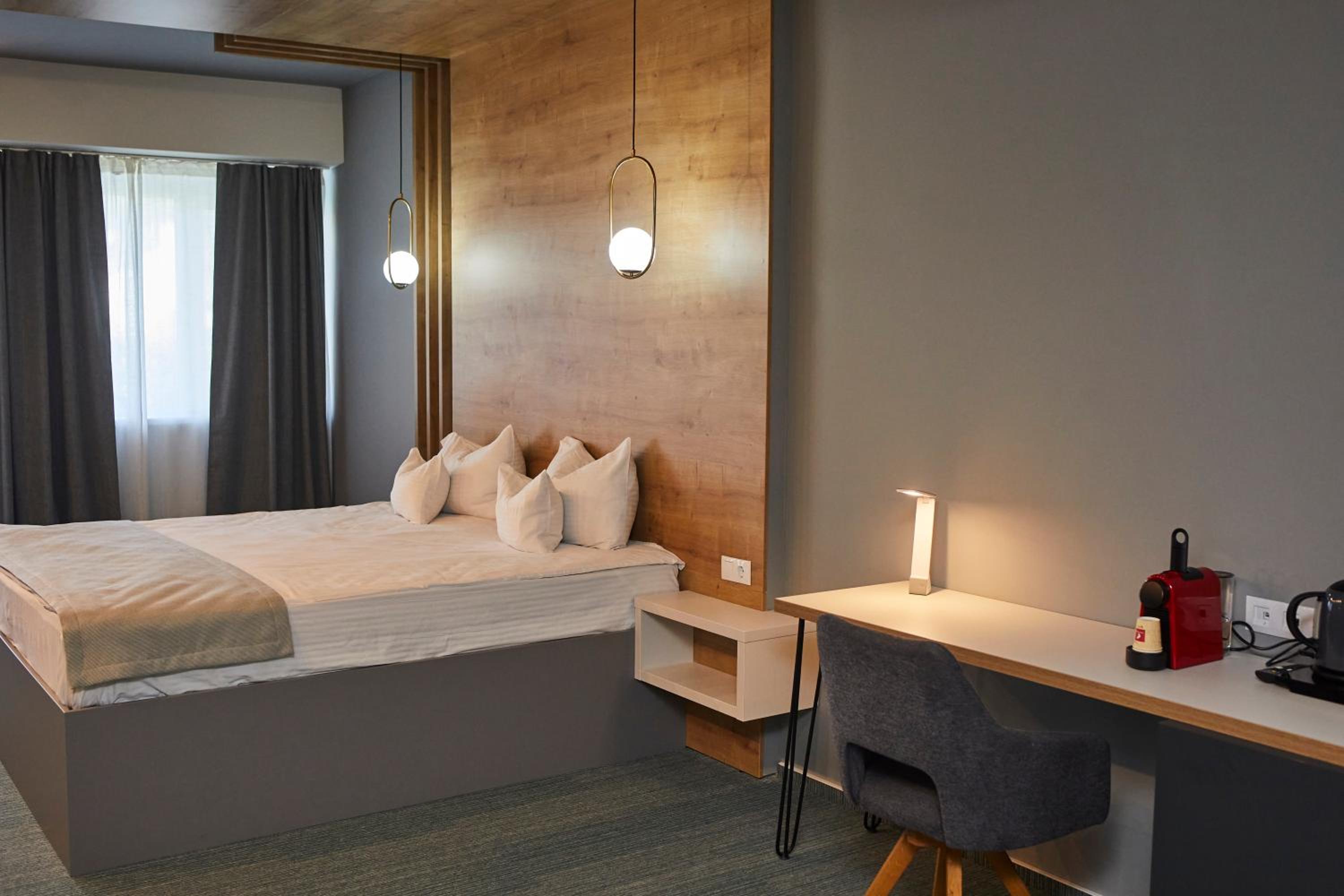 Deluxe Double Room - Photo 13