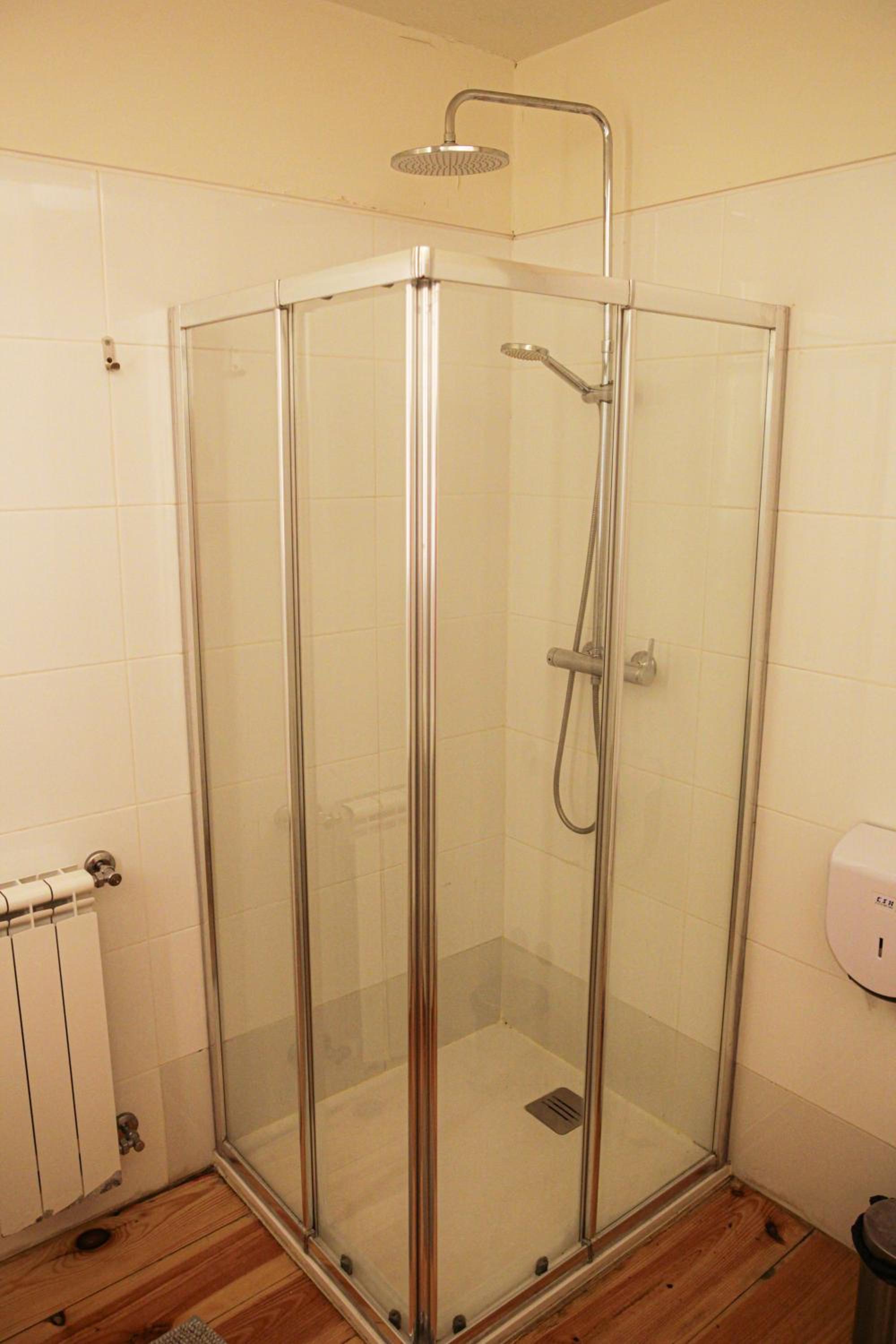 Standard Twin Room - Photo 3