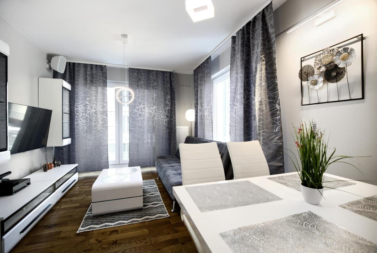 One-Bedroom Apartment - Photo 2