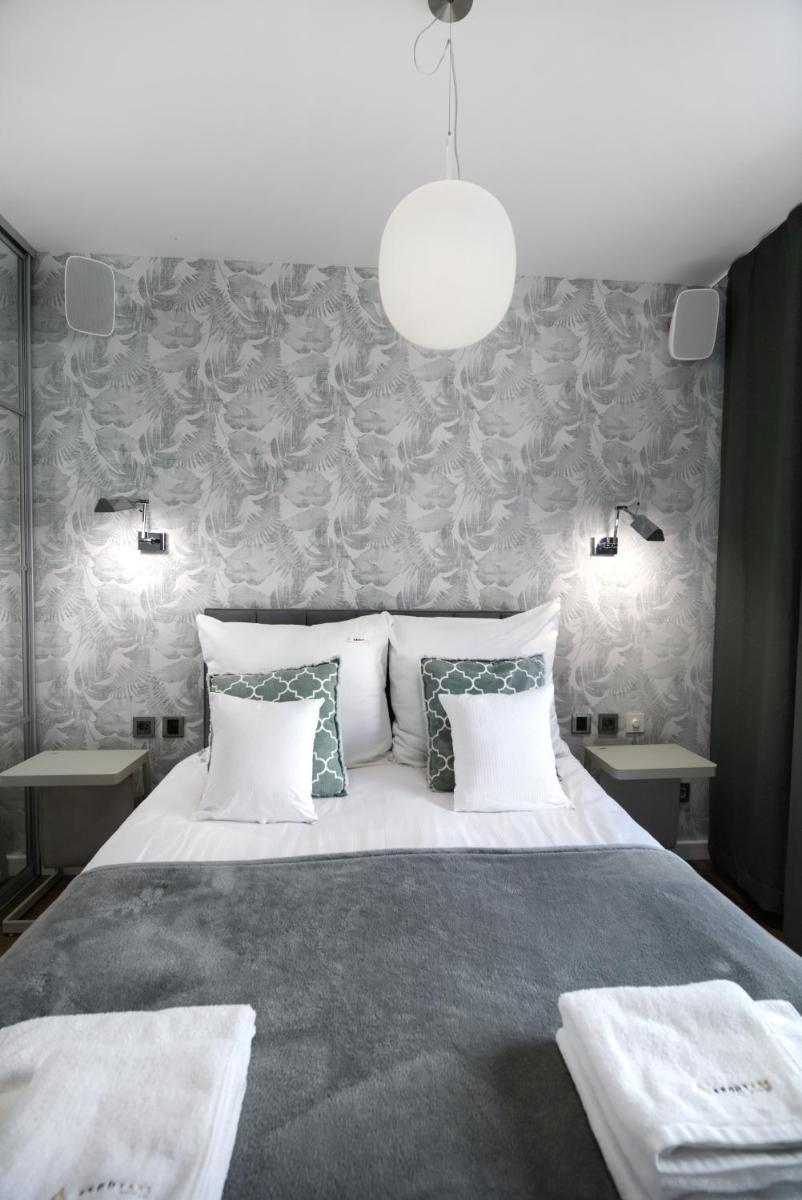 One-Bedroom Apartment - Photo 4