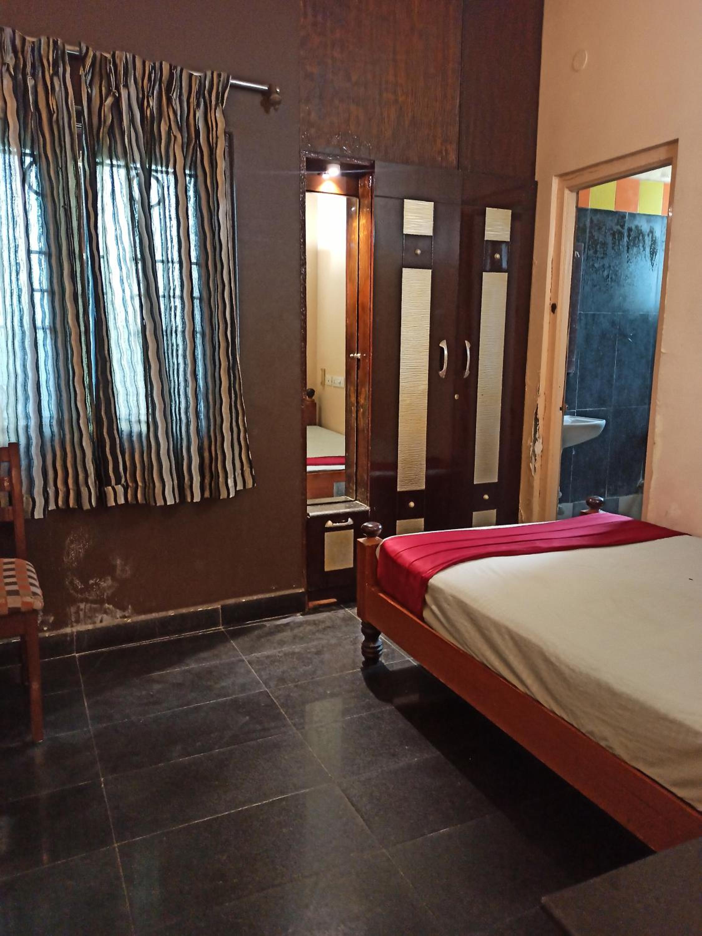 Budget Single Room photo 3