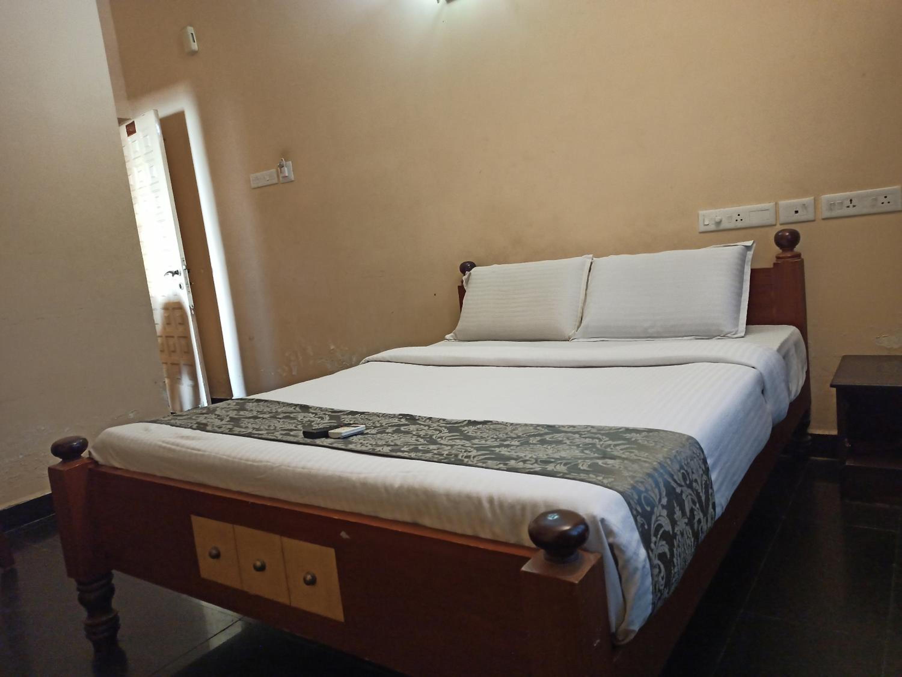 Deluxe Double Room - Photo 11
