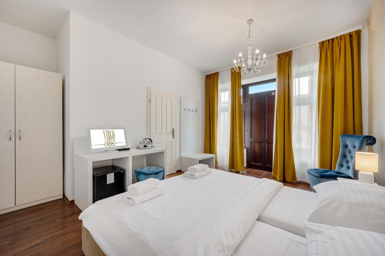 Standard Double or Twin Room - Photo 8
