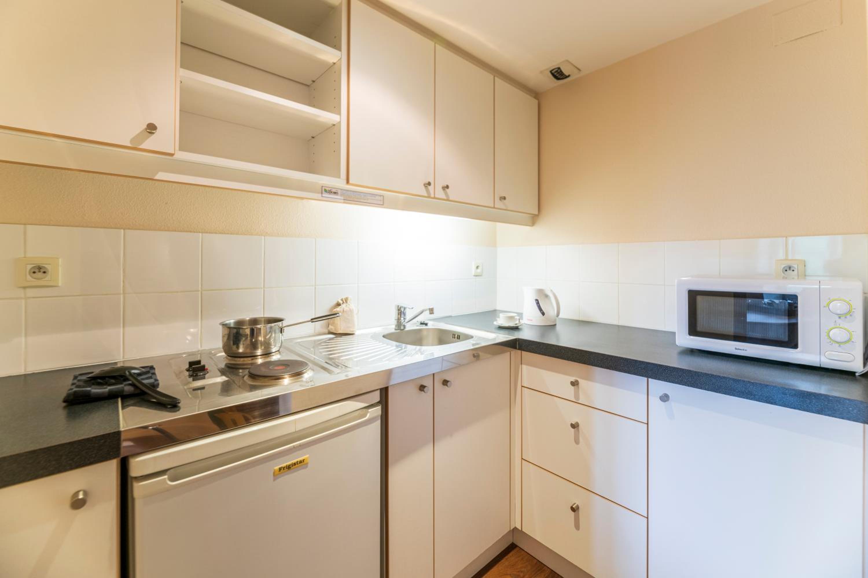 Studio 4 People with Kitchenette photo 3