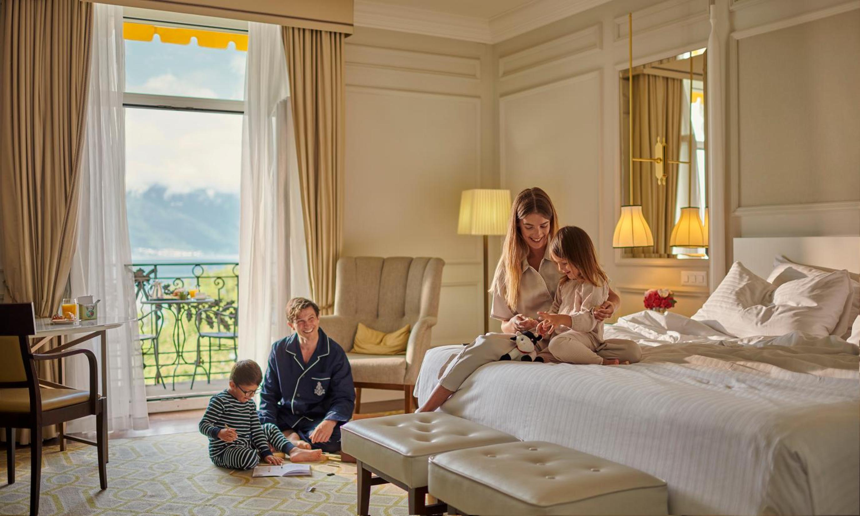Deluxe Room with Lake View - Photo 4