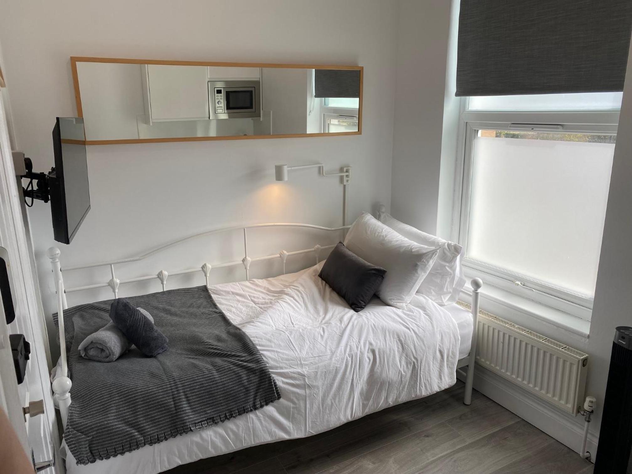 Small Single Room photo 3