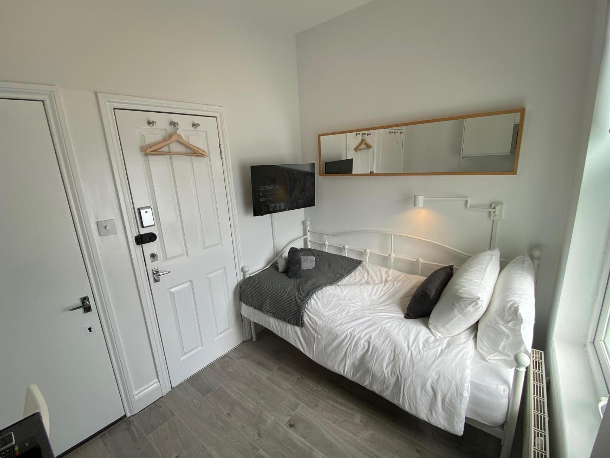 Small Single Room photo 1