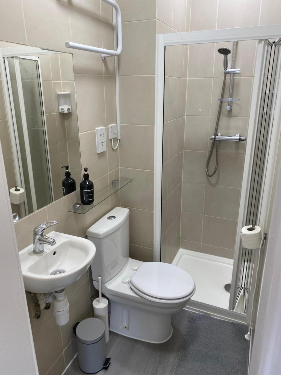 Small Single Room photo 2