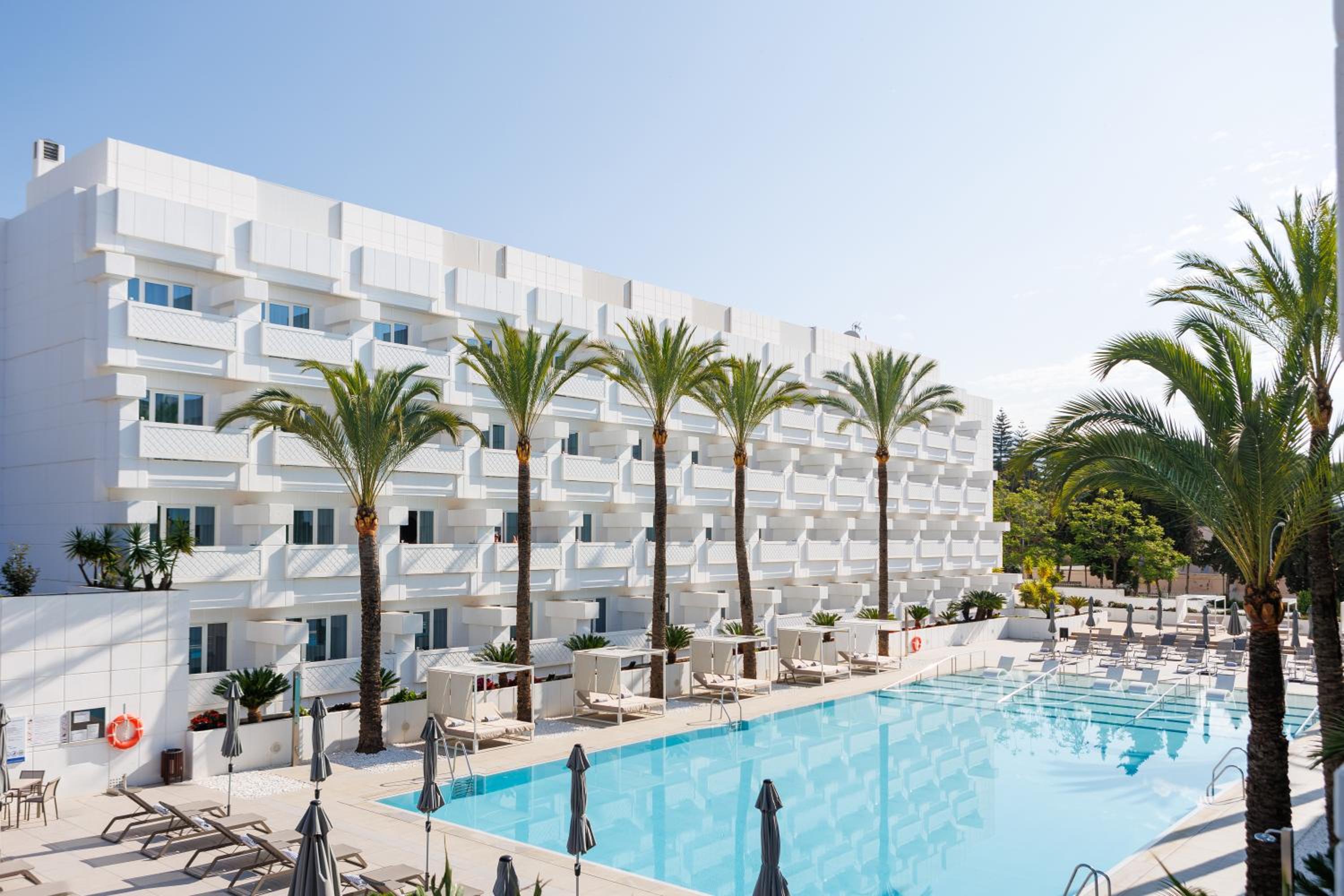 Premium Deluxe Double or Twin Room with Pool View