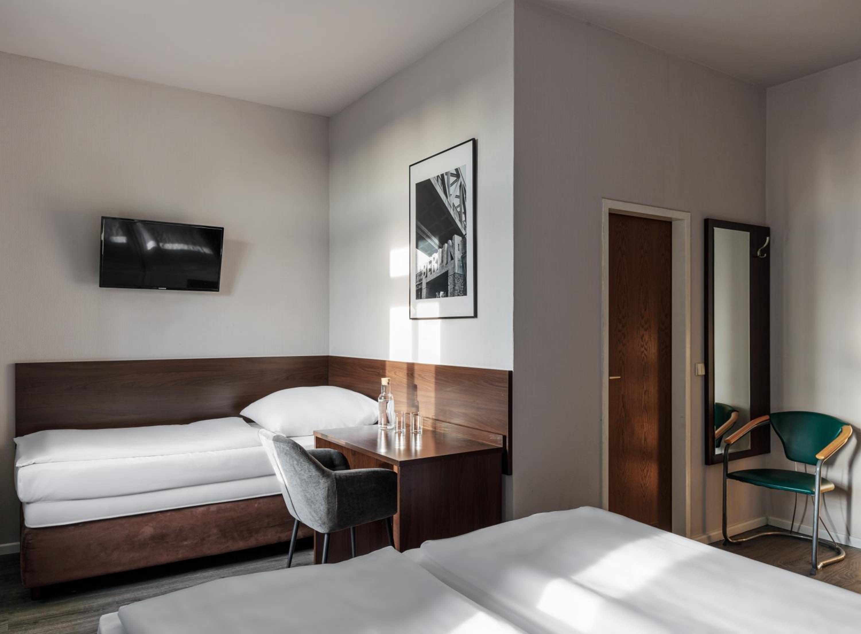 Double Room for 3 guests with Extra Bed photo 3