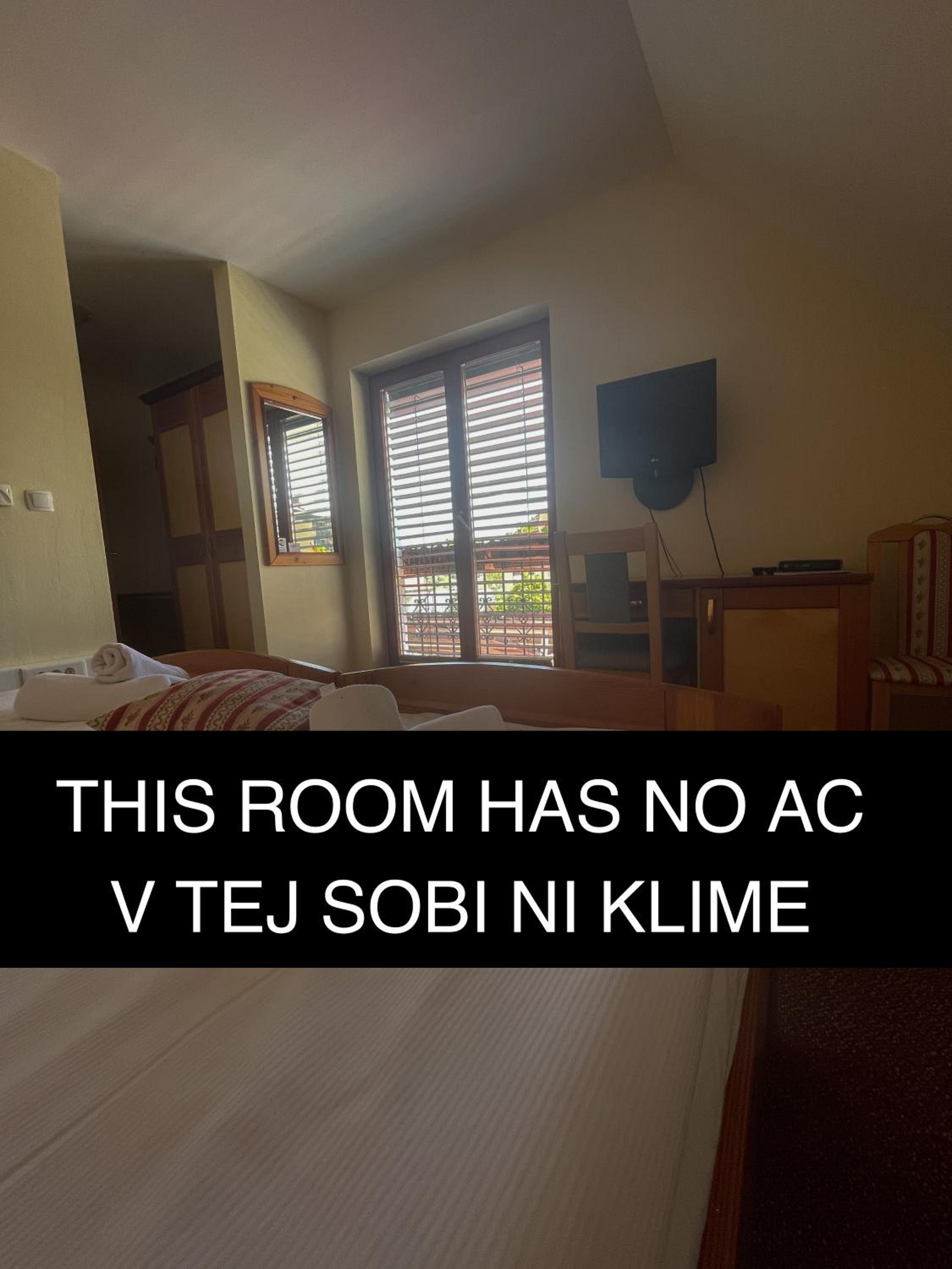 Double Room - Photo 17