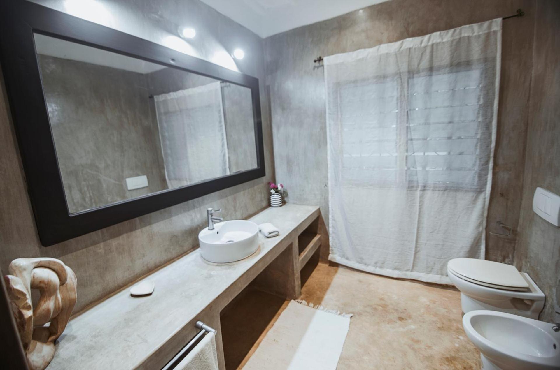 Deluxe Double Room - Photo 11