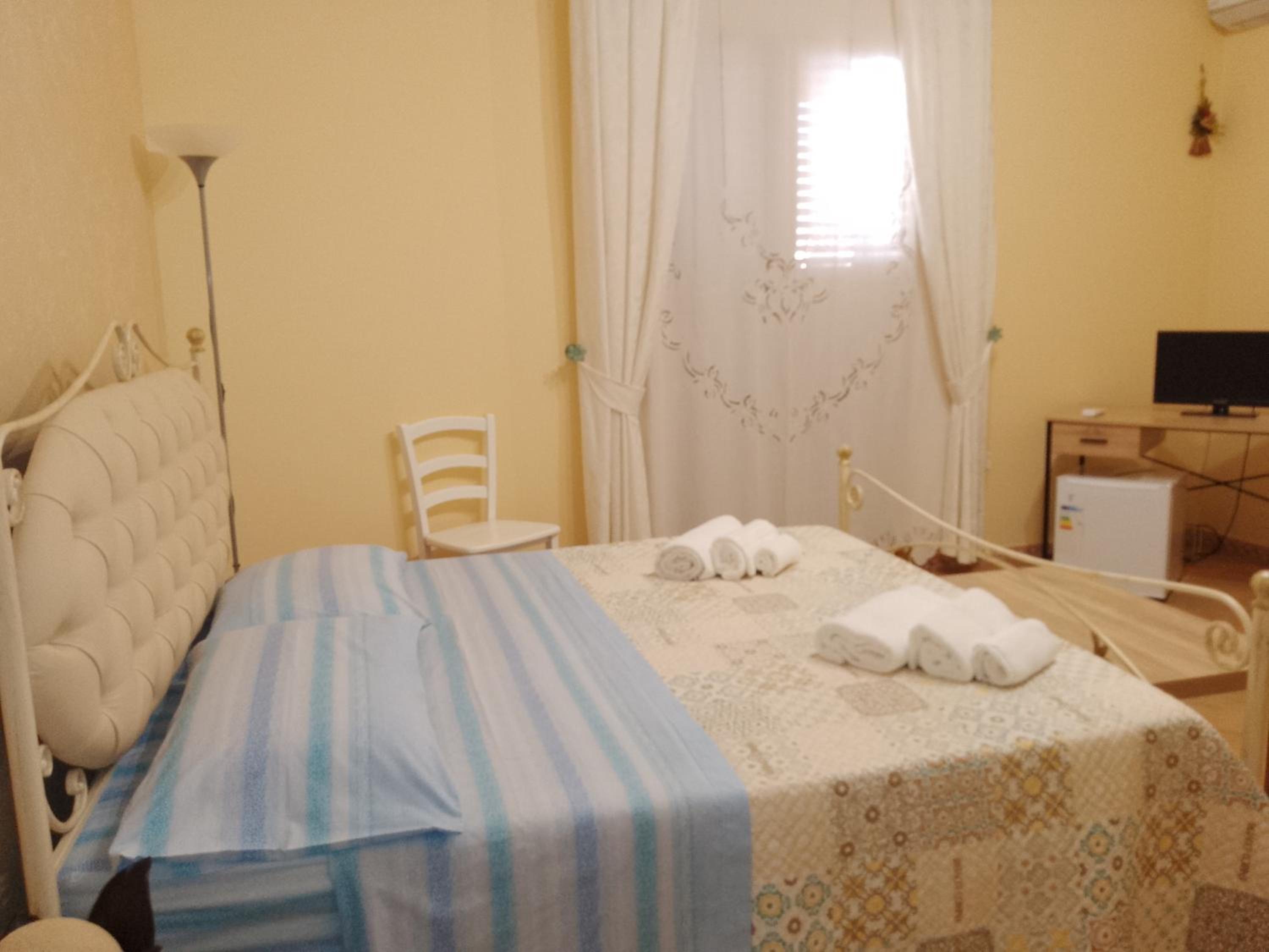 Standard Double Room with Shared Bathroom photo 1