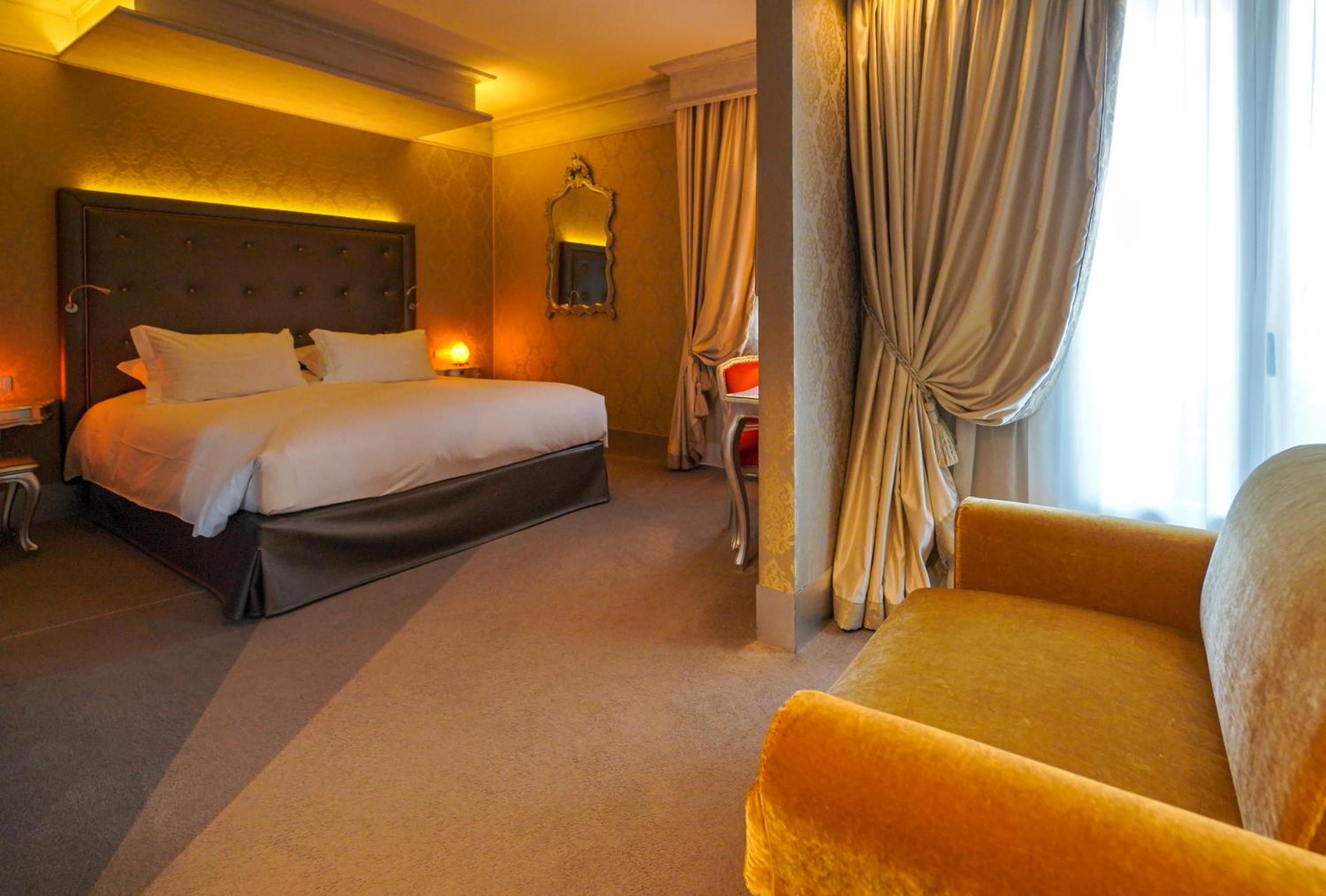 Deluxe Triple Room with Canal View thumbnail 6