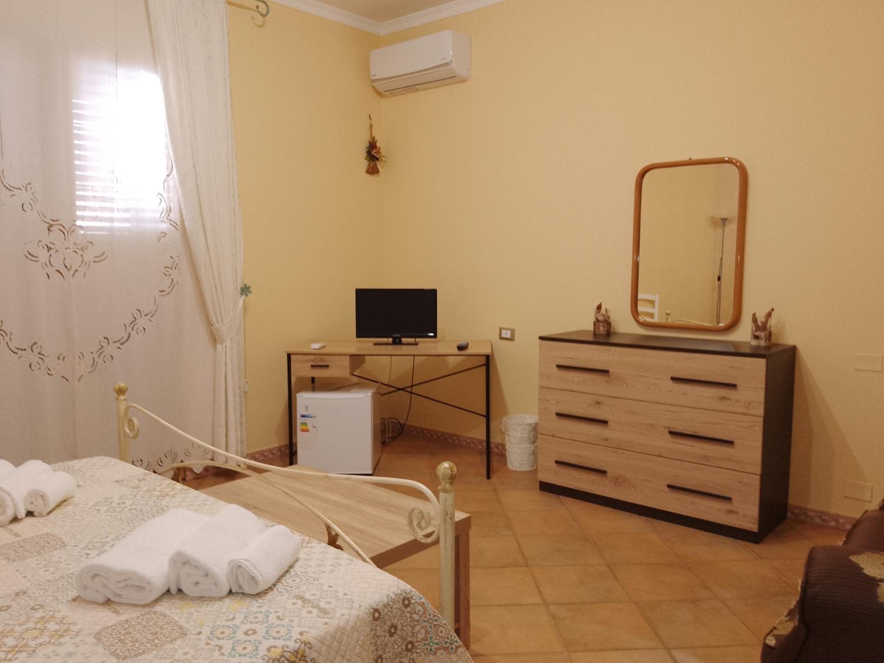 Standard Double Room with Shared Bathroom photo 3