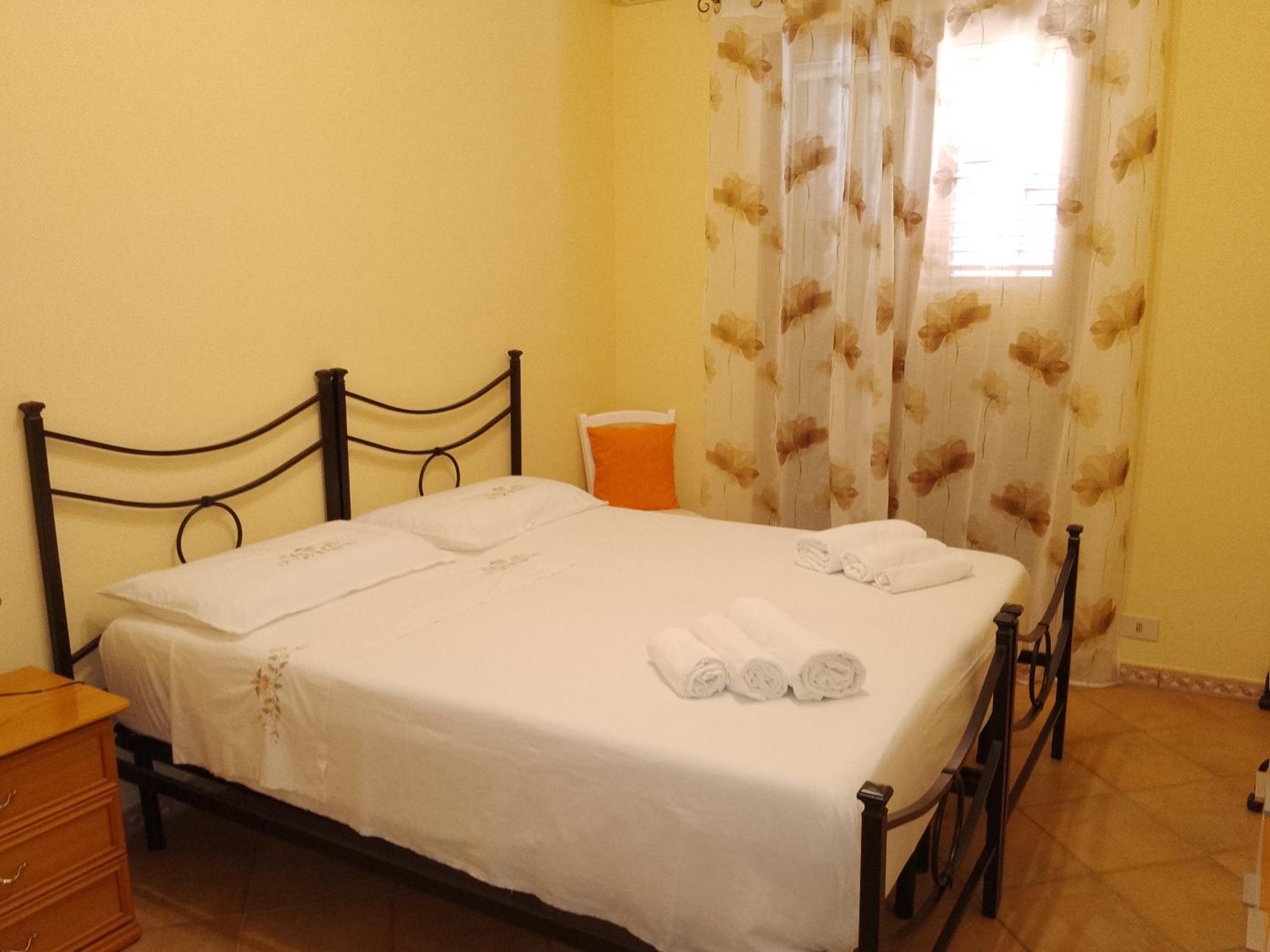 Double Room with Shared Bathroom photo 1