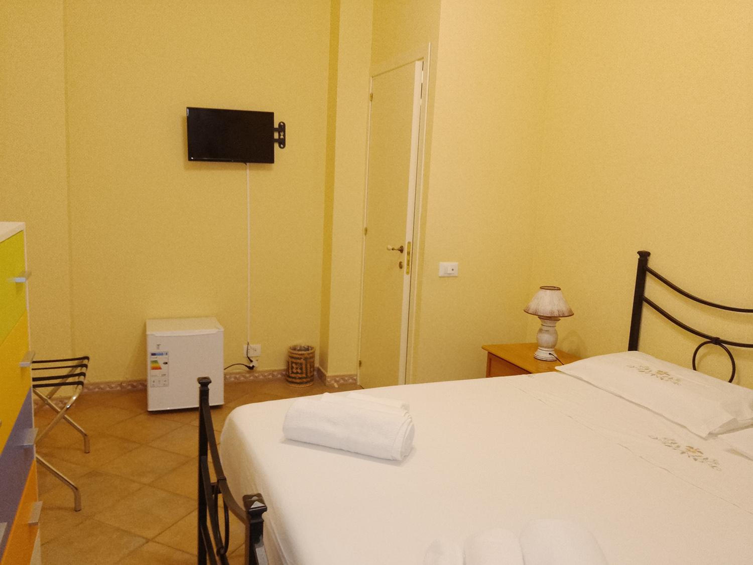 Double Room with Shared Bathroom photo 3