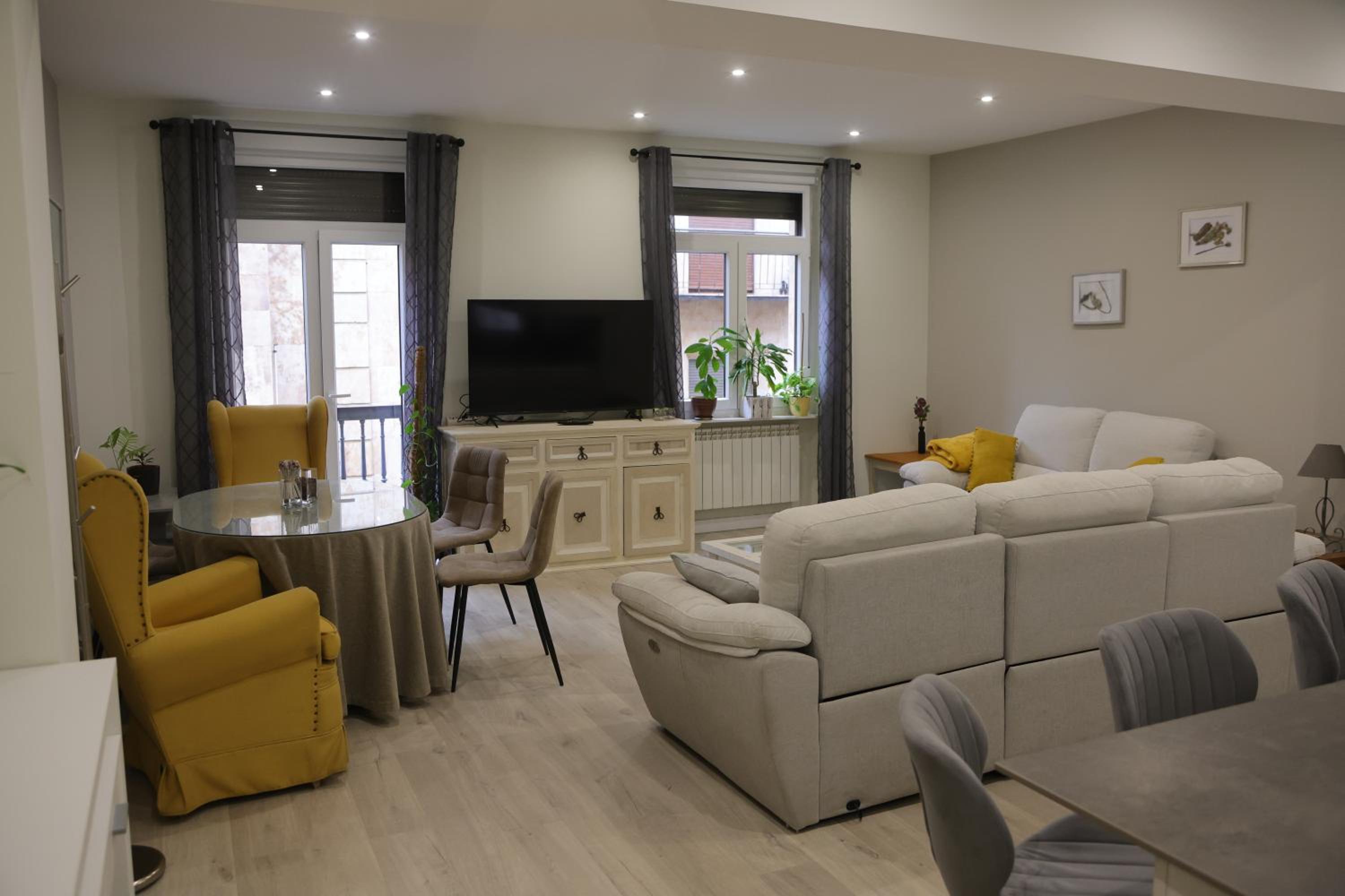Apartamento con Balcón