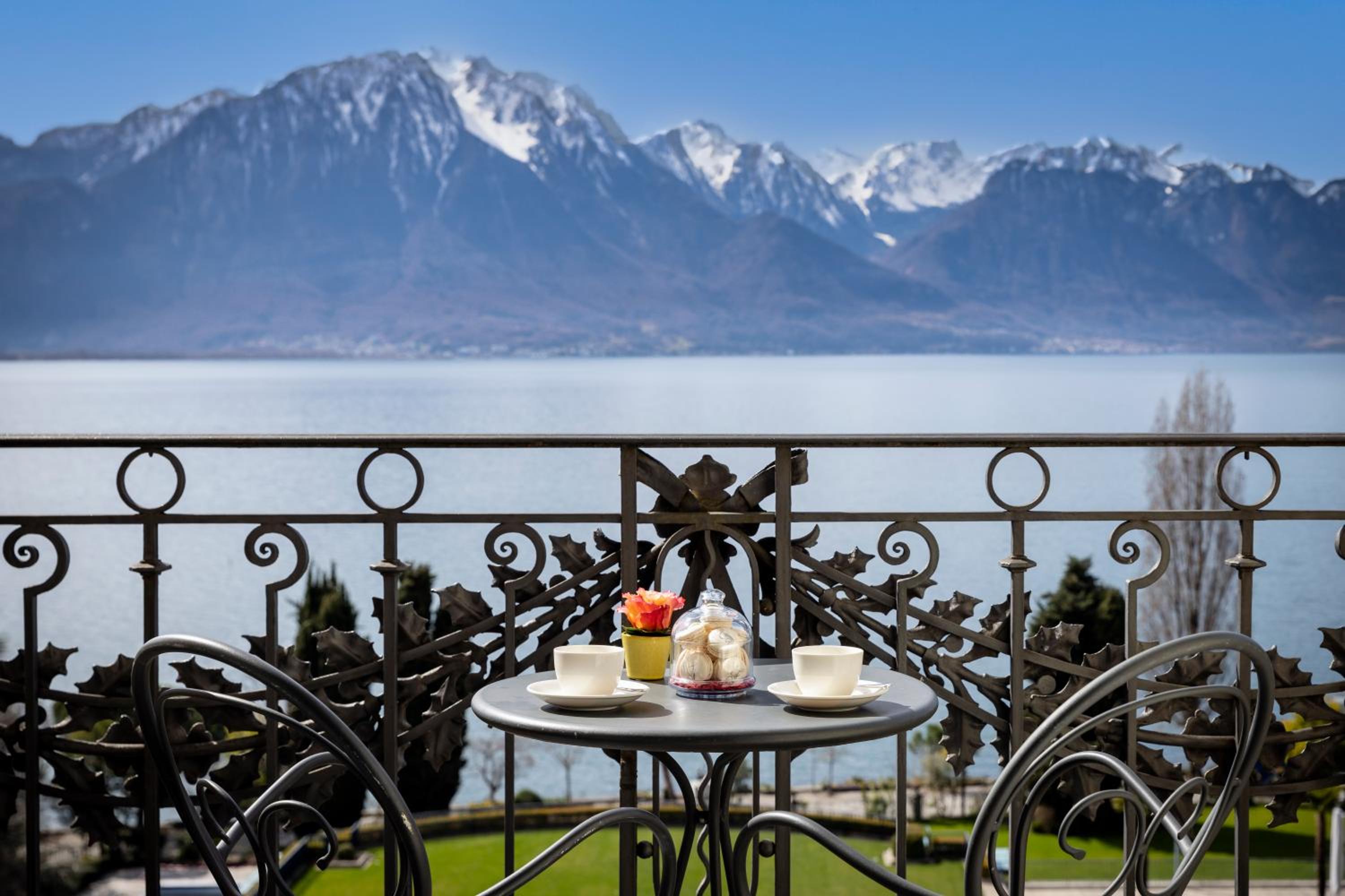 Signature Suite with Lake View - Photo 4