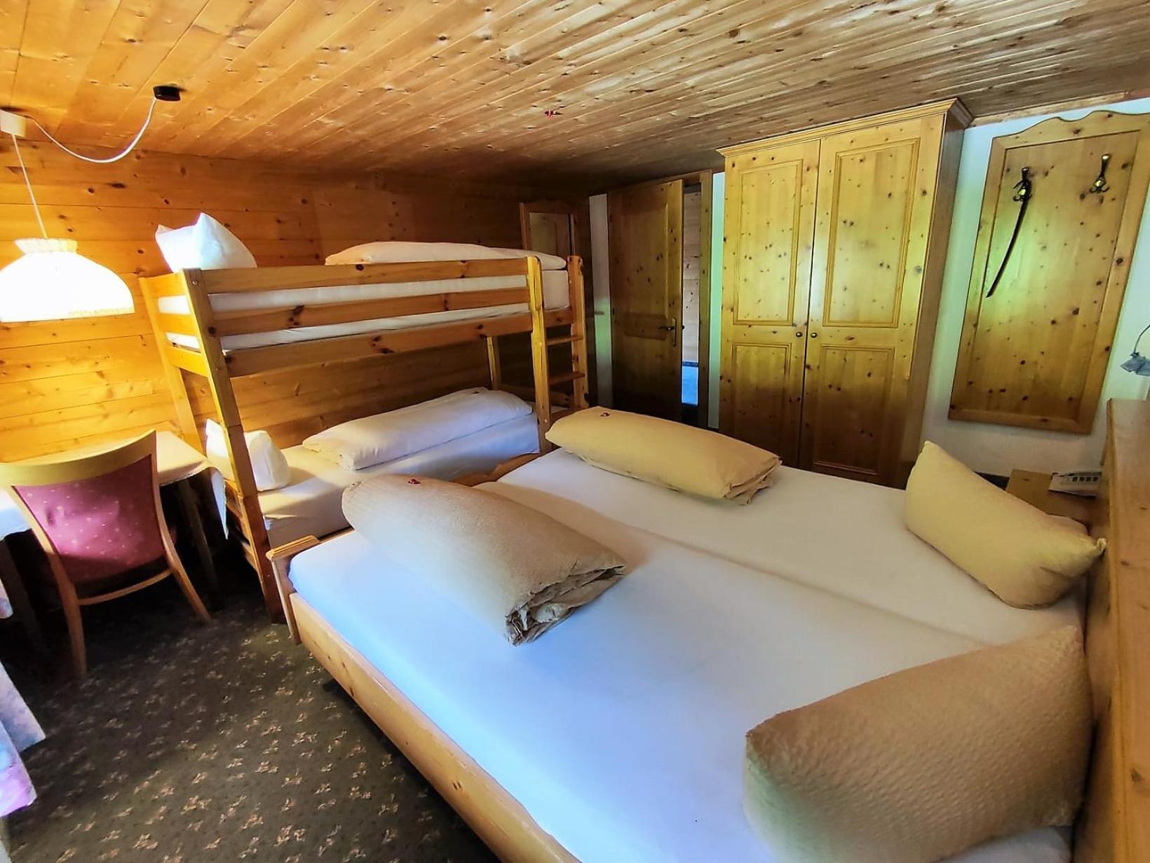 Economy Quadruple Room - Photo 3