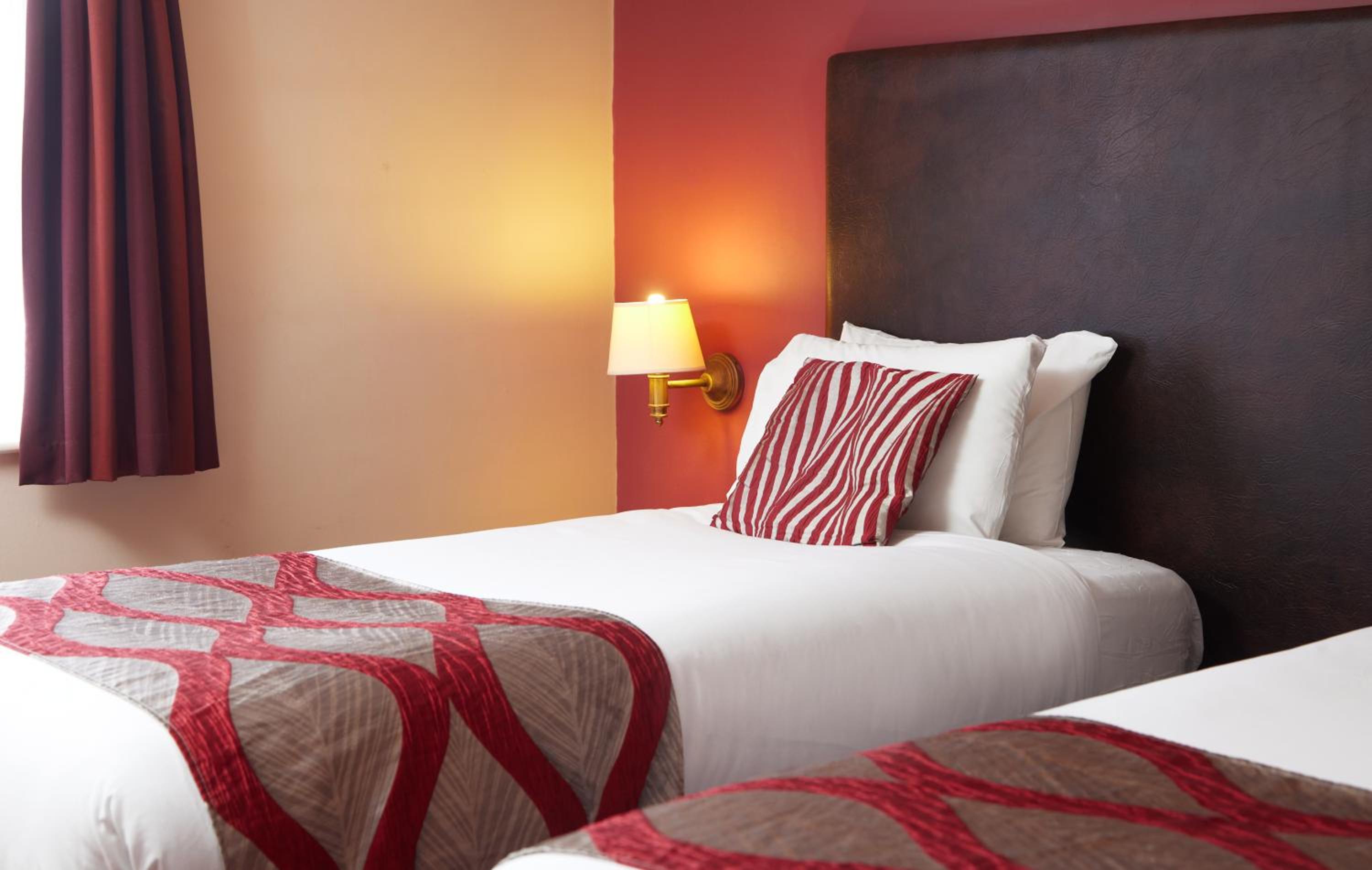 Twin Room - Photo 2