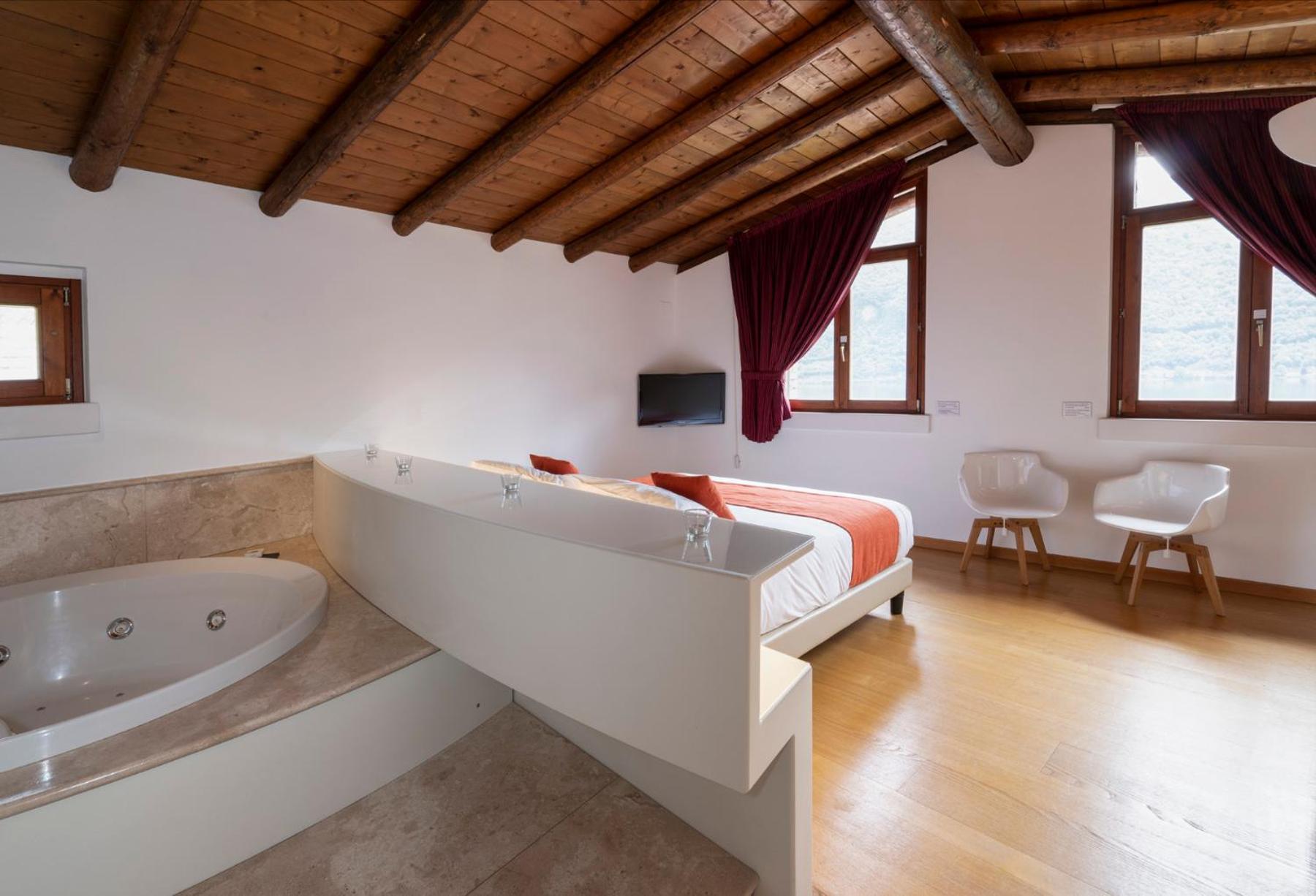 One-Bedroom Chalet - Photo 2