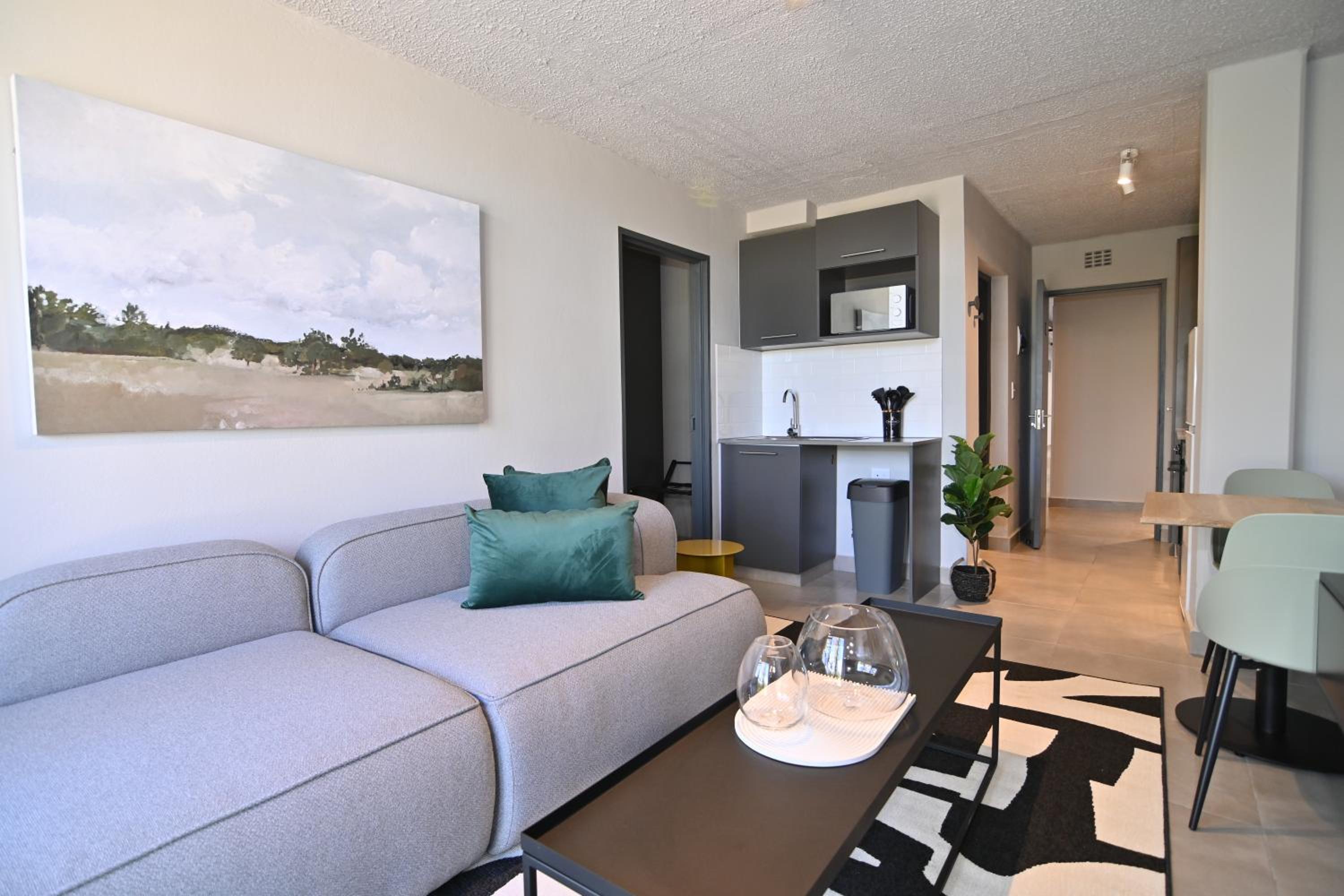 One-Bedroom Apartment - Photo 6