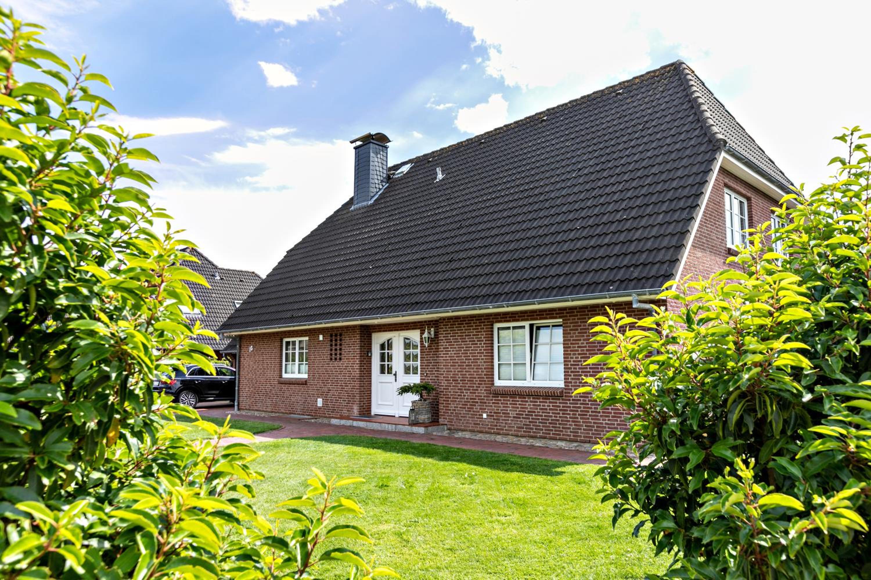 Two-Bedroom Deluxe Apartment with Garden View photo 2