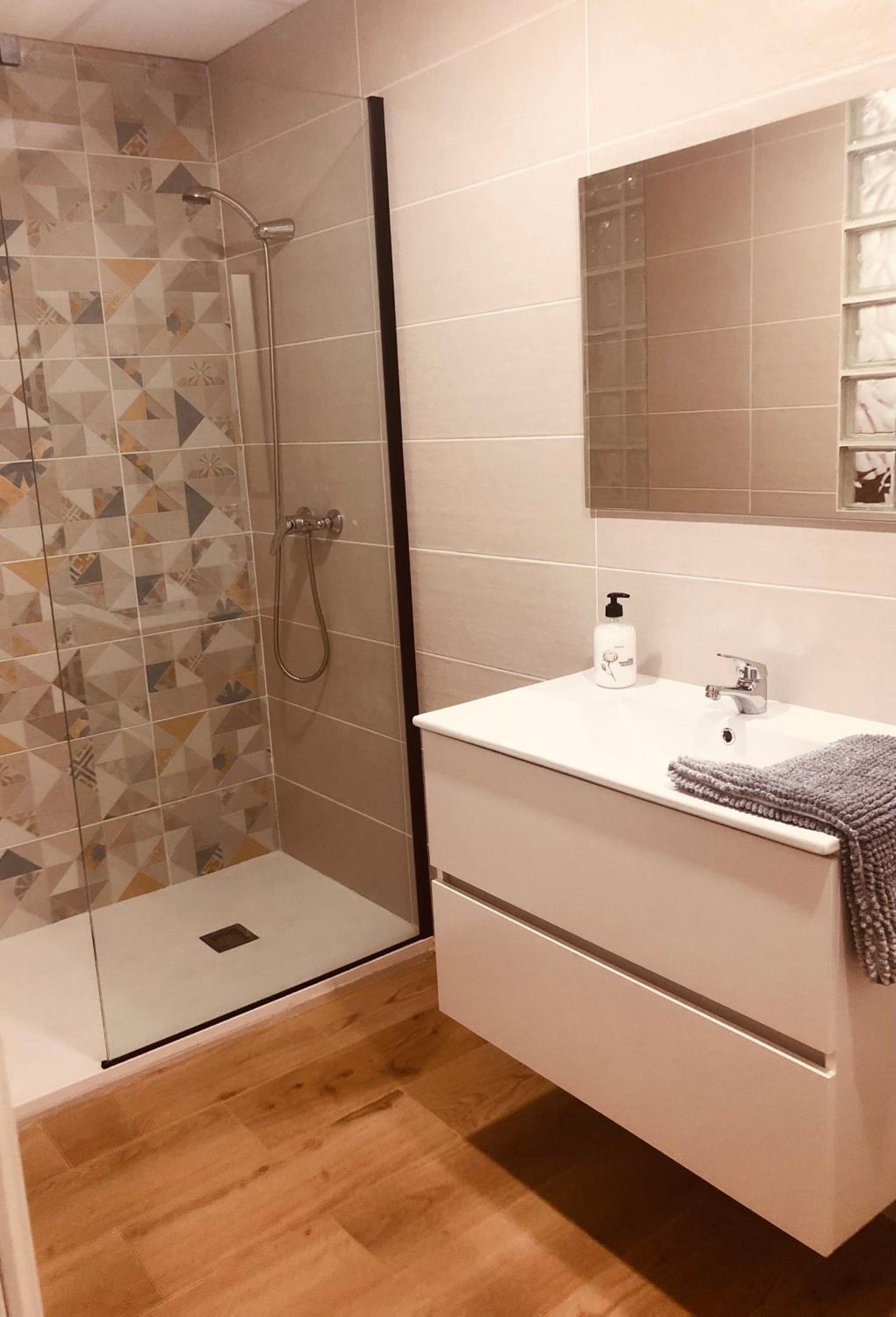 One-Bedroom Apartment photo 2