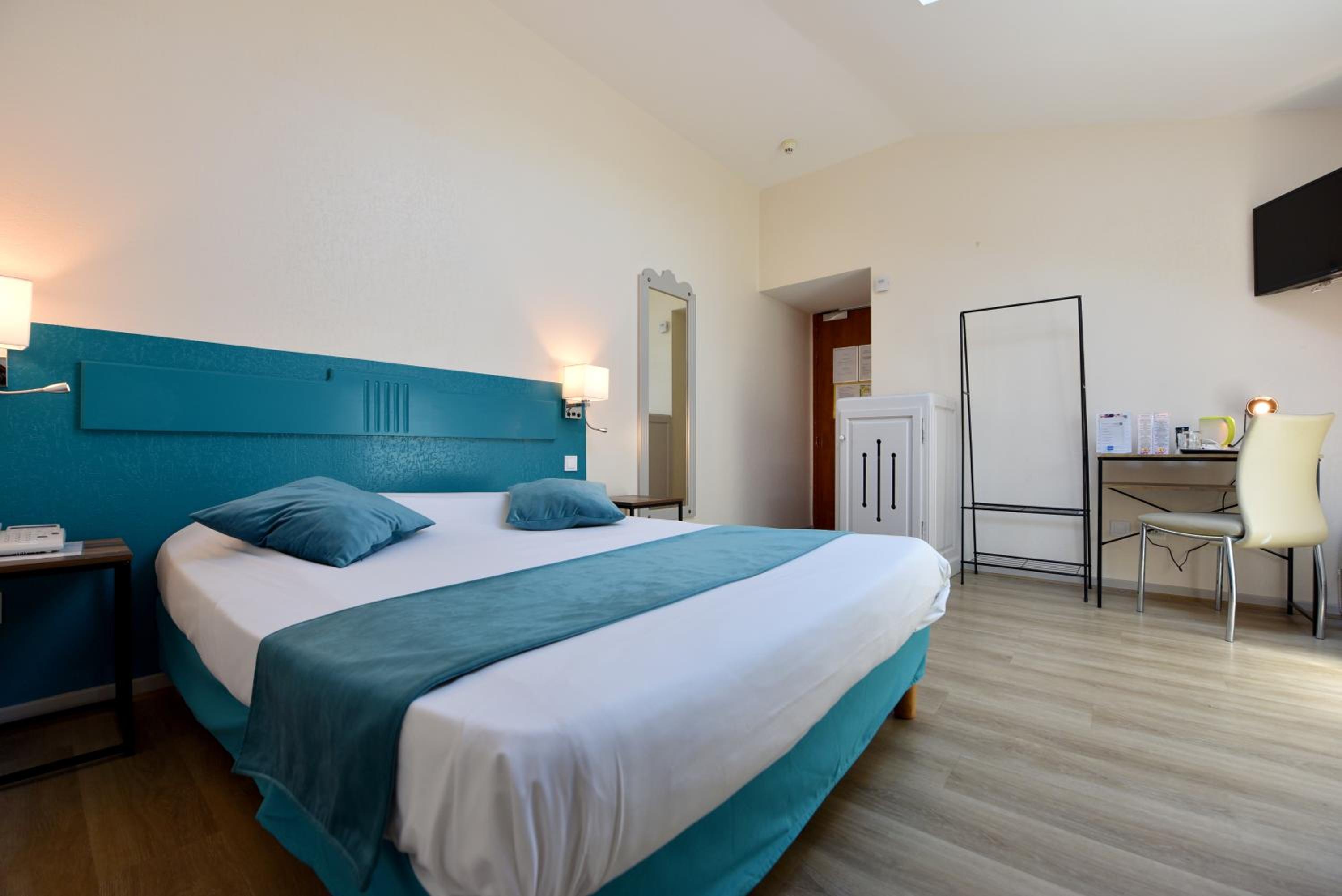 Prestige Double or Twin Room - Photo 10
