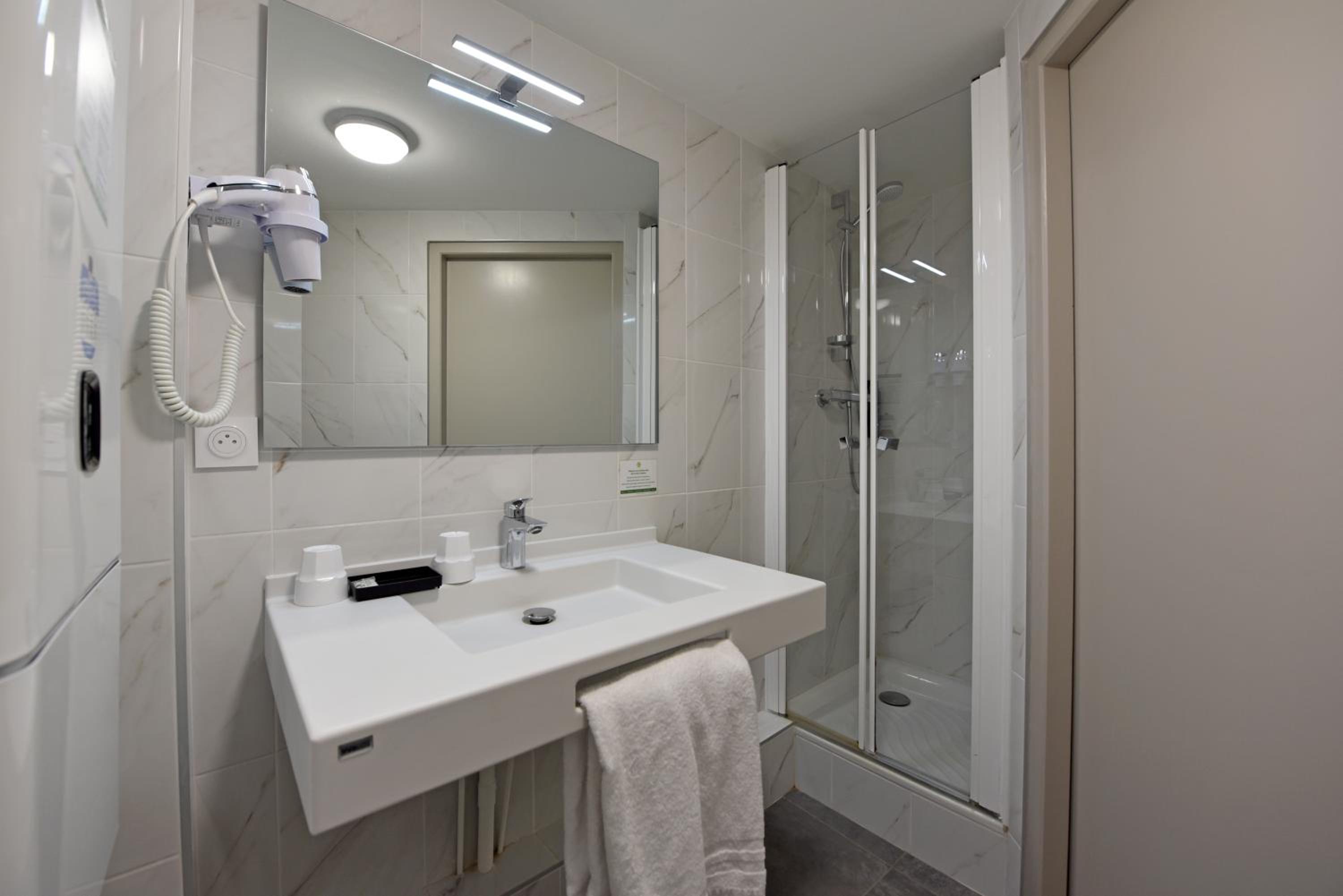 Standard Double Room - Photo 2