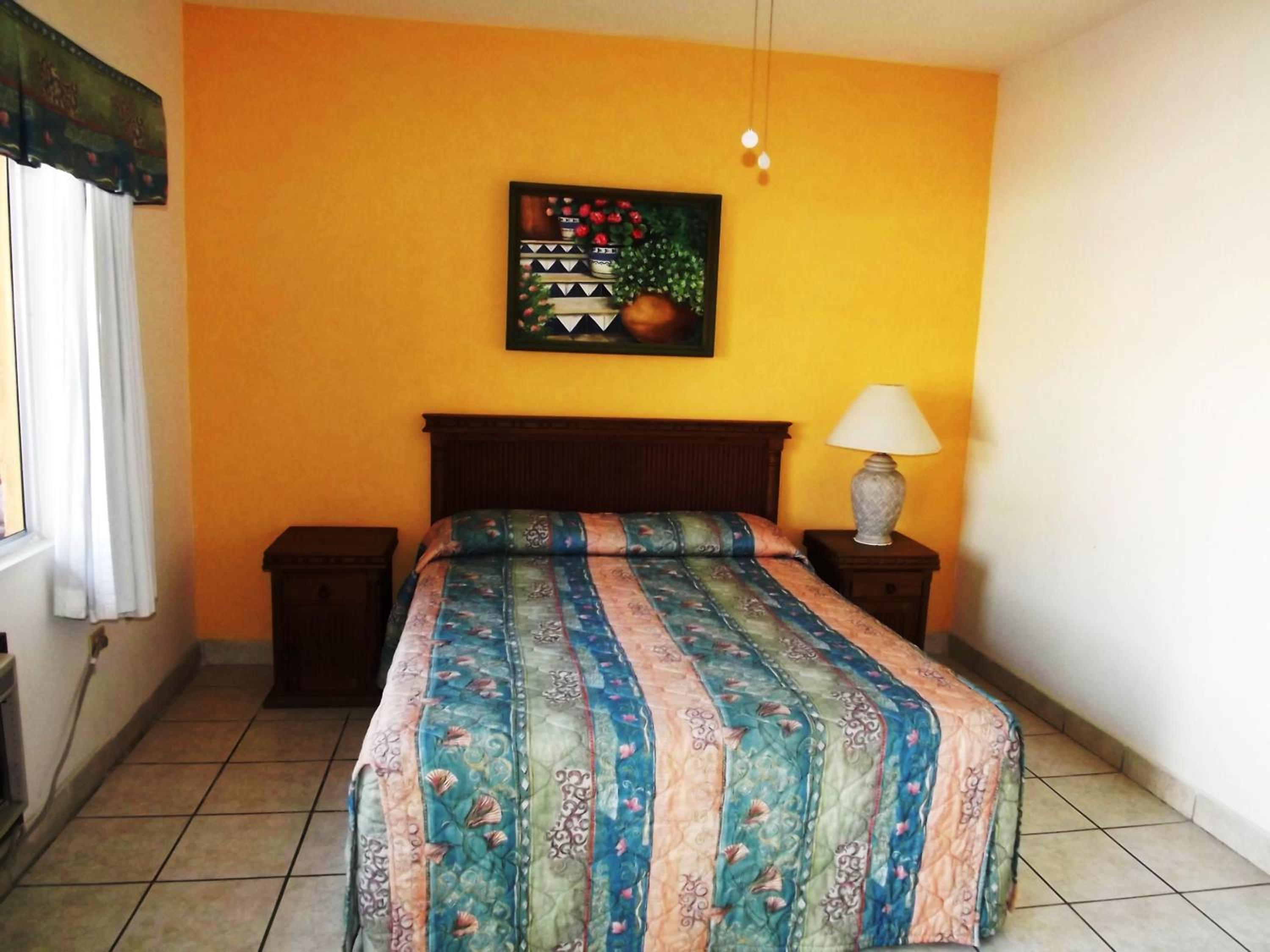 Queen Room - Photo 8