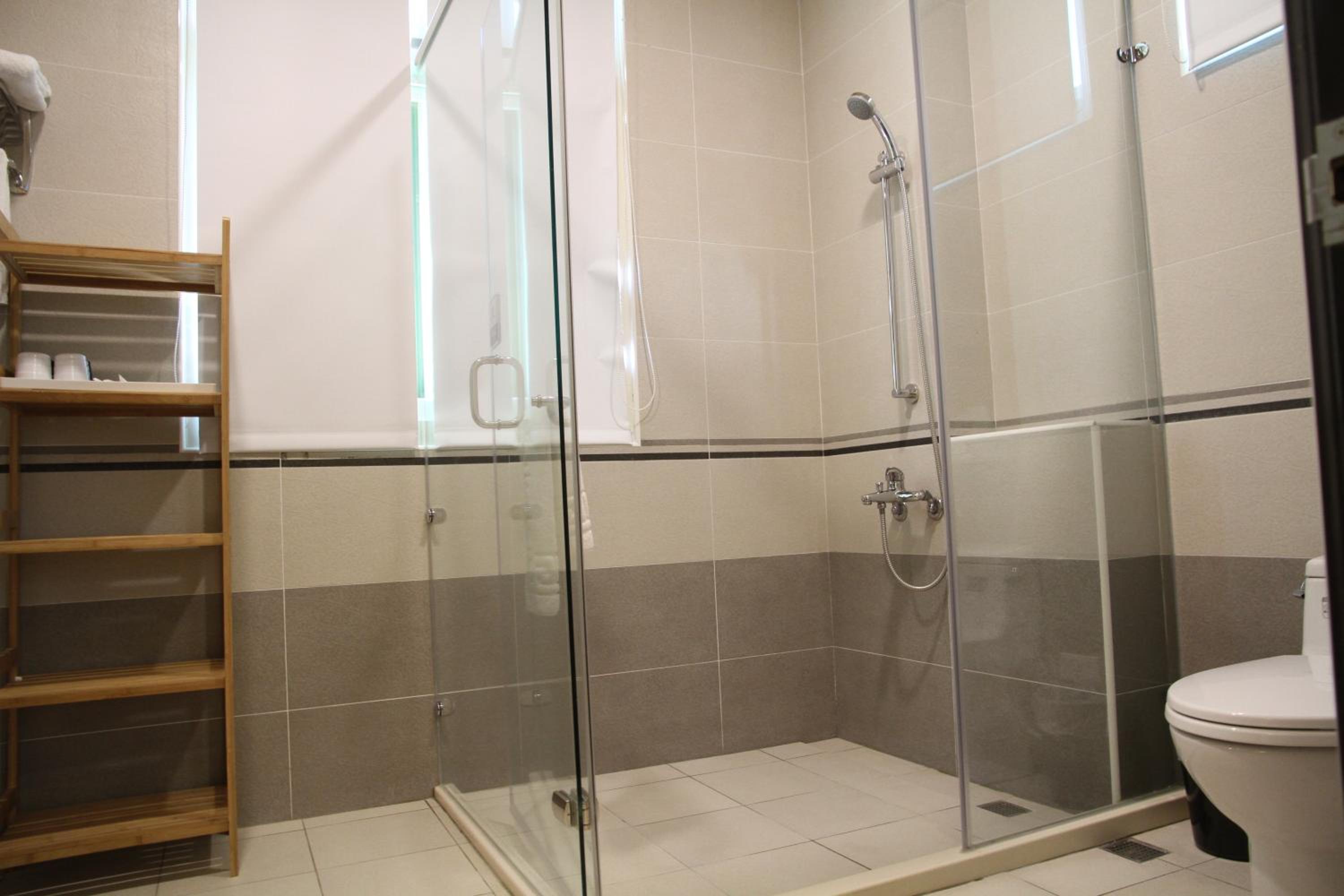 Standard Quadruple Room - Photo 8