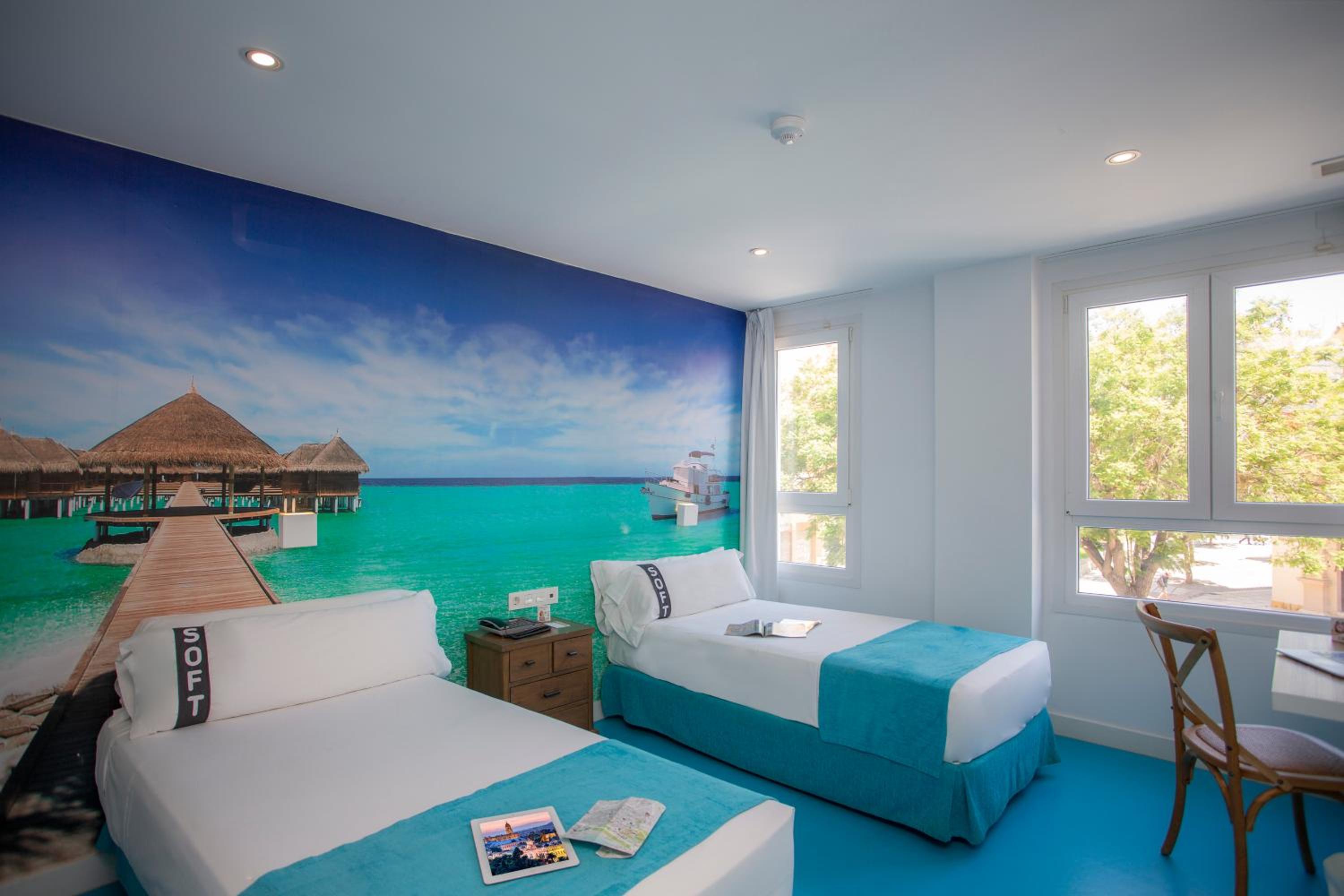 Twin Room - Photo 17