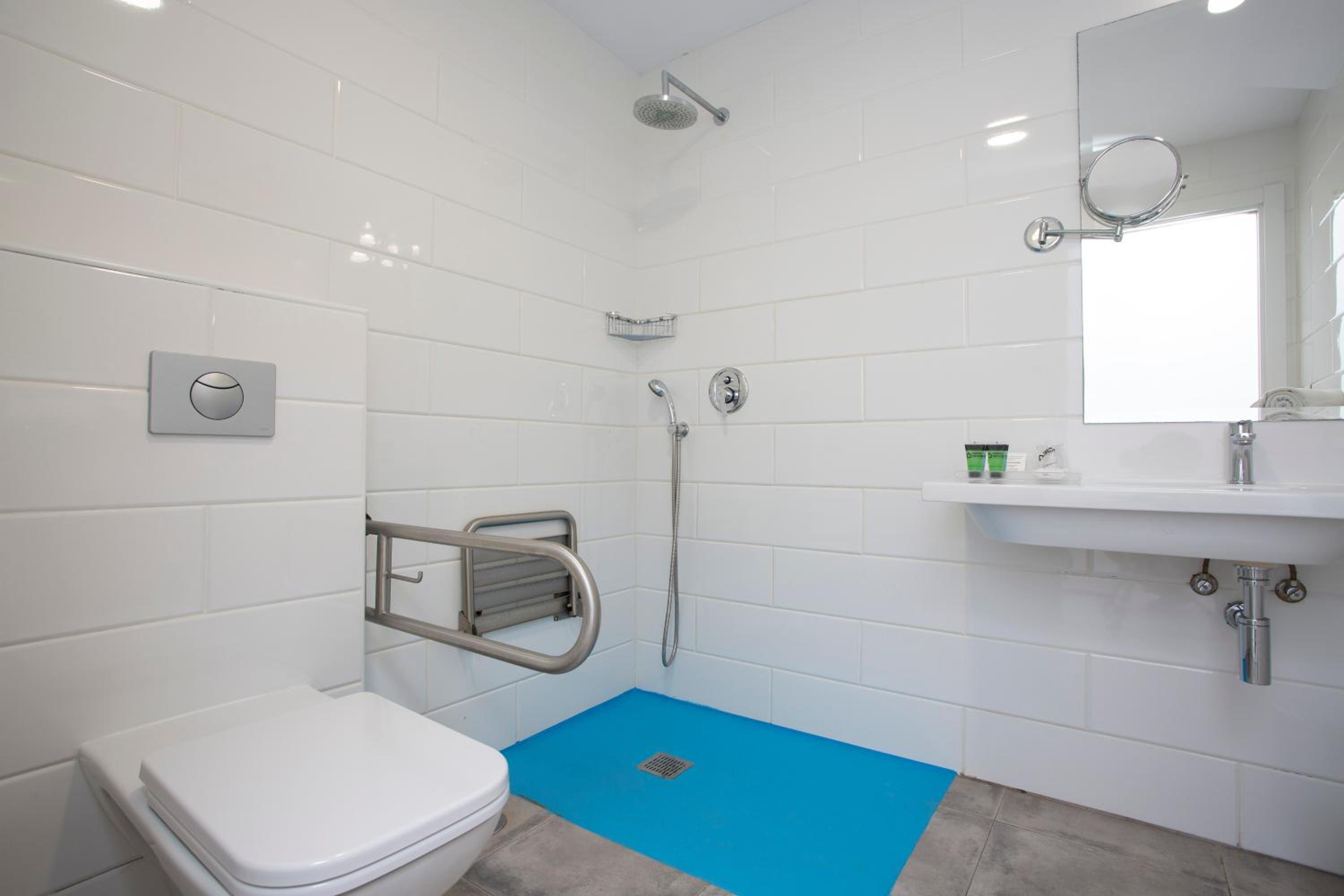 Twin Room - Photo 15