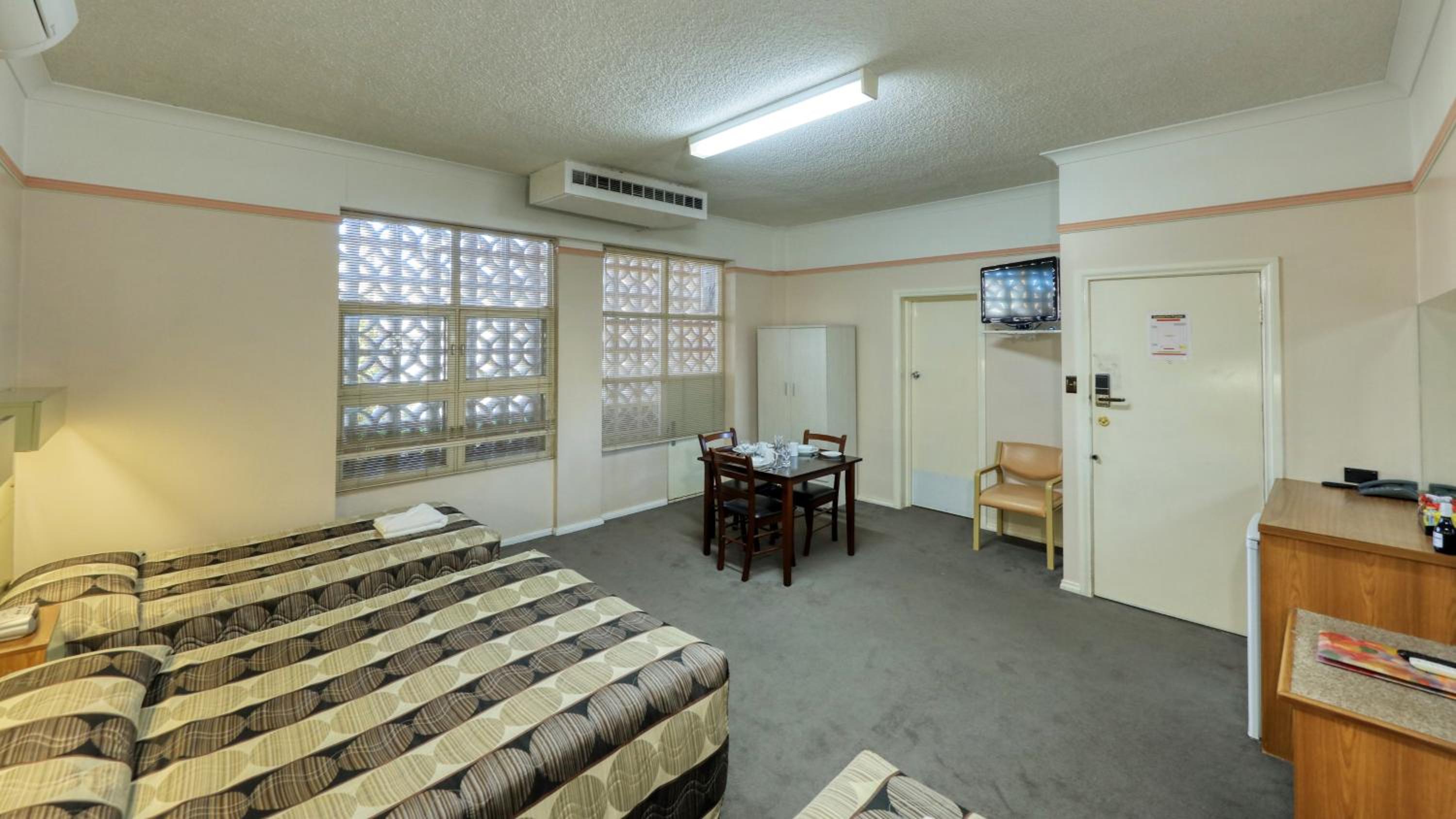 Family Room - Photo 4