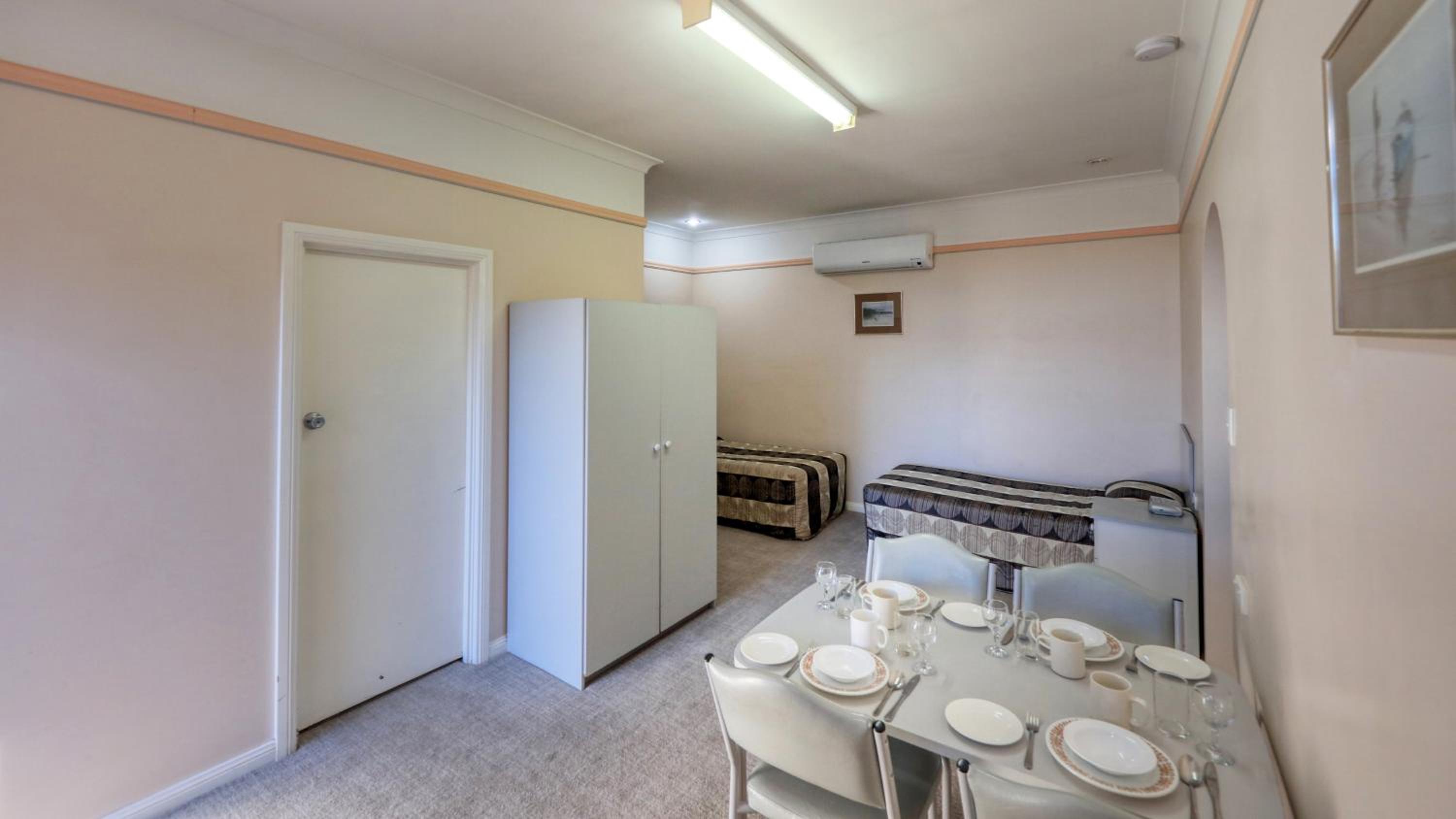 Twin Room - Photo 7
