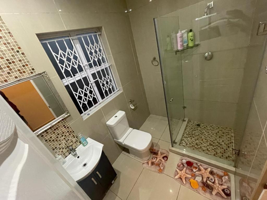 Deluxe Family Suite - Photo 5