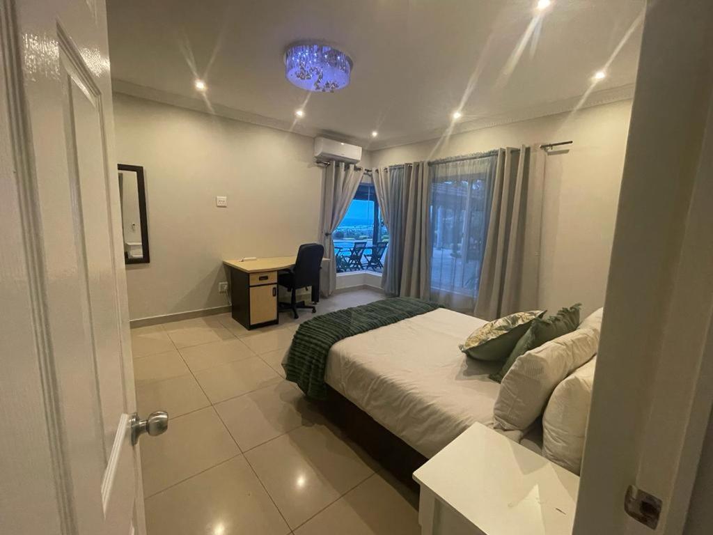 Deluxe Family Suite - Photo 6