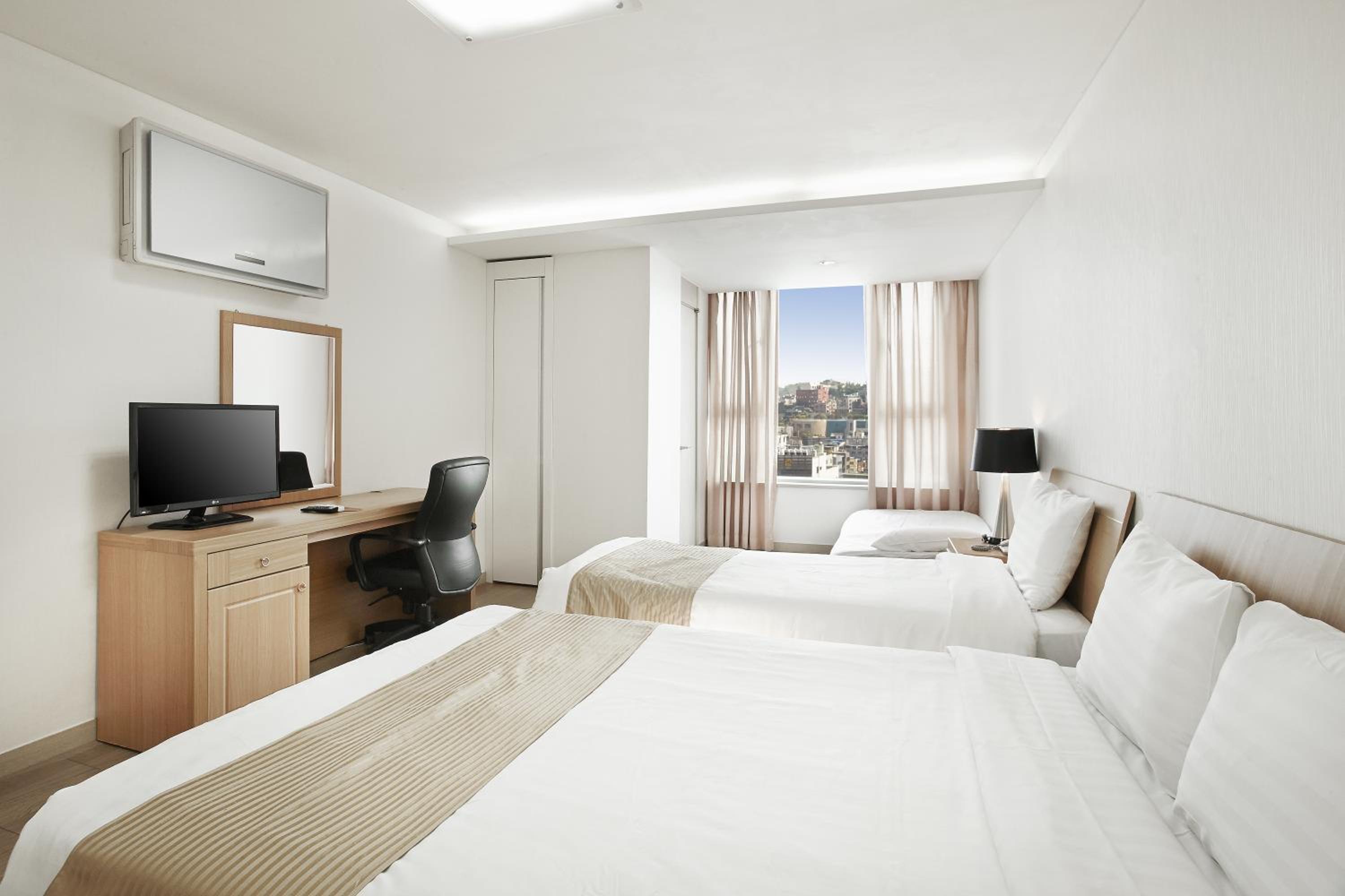 Twin Room - Photo 6
