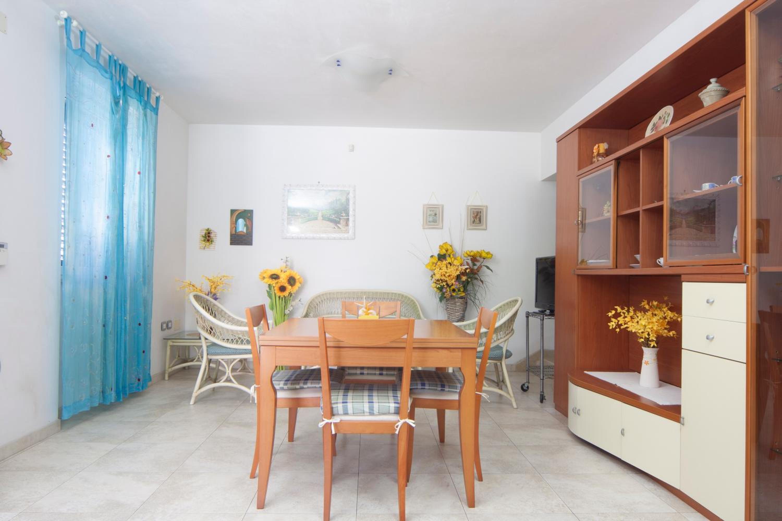 Three-Bedroom House photo 3